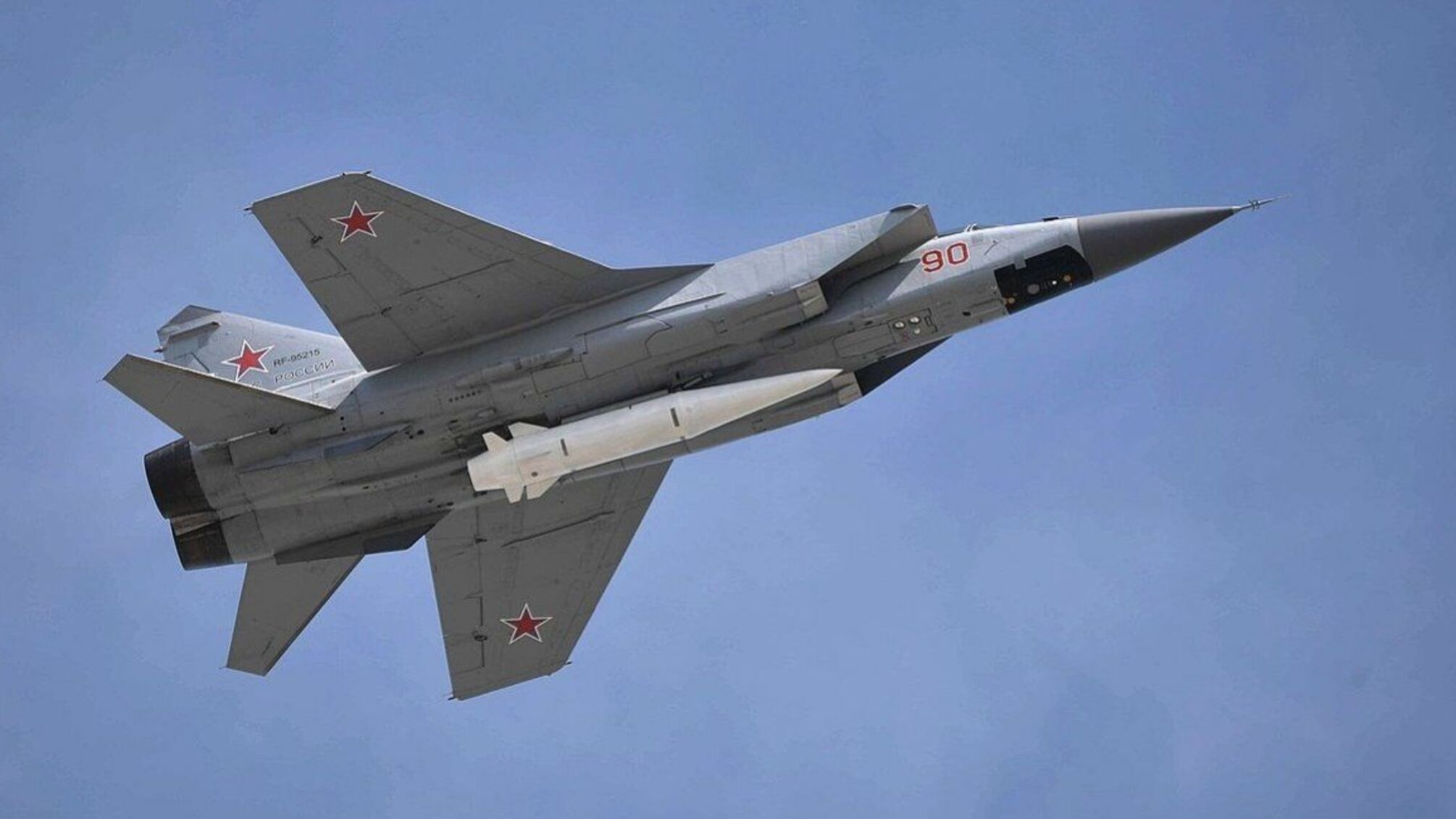 В Беларуси заметили истребители МиГ-31К, способные нести гиперзвуковые ракеты 'Кинжал'