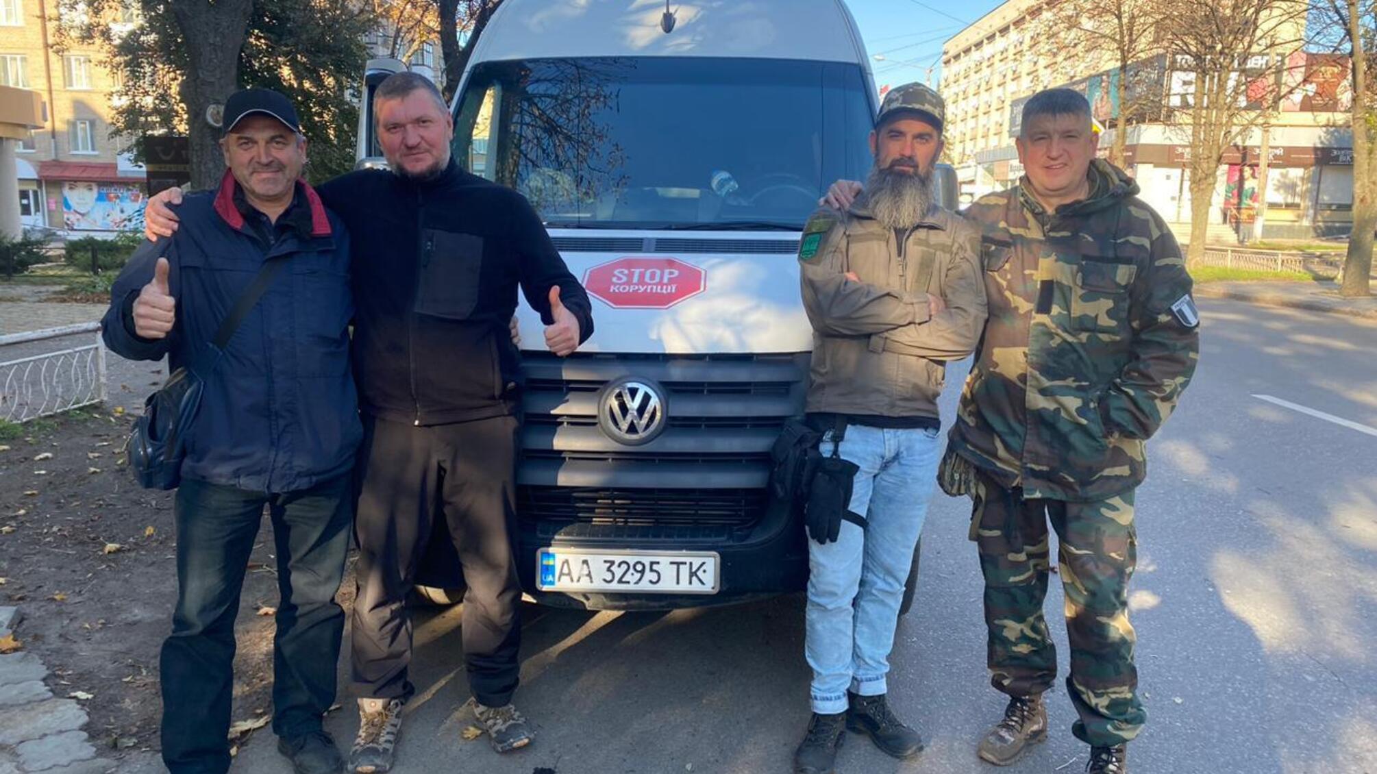 Активисты 'Стоп коррупции' привезли помощь Святогорску деоккупированному