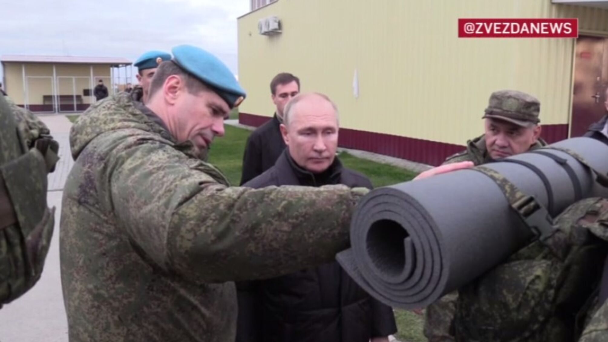 Путін вийшов із бункера: у росії показали, як він тренується стріляти на полігоні