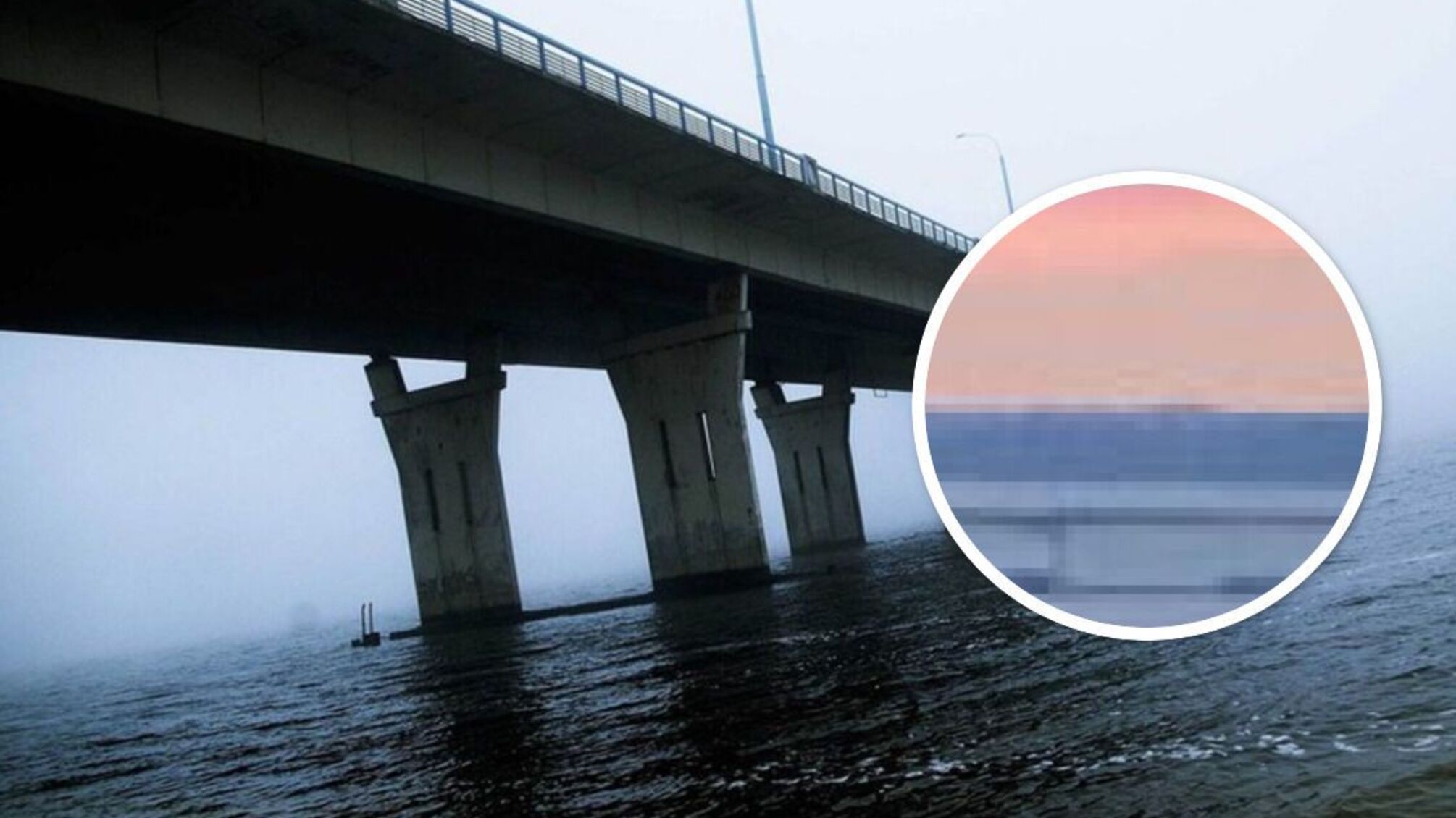 Фото Антонівського мосту після удару: знищено три баржі біля лівого берега