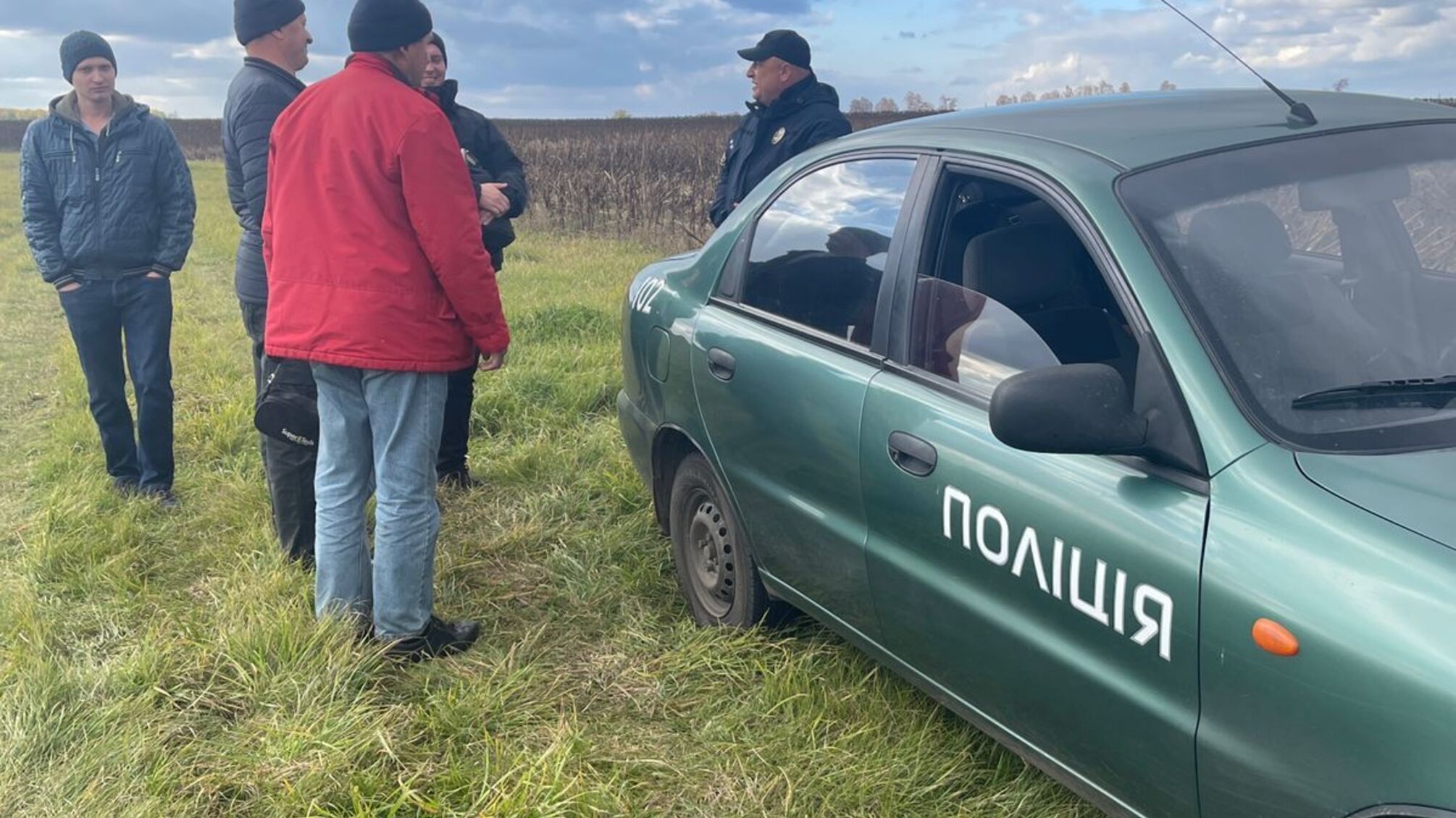 Конфликт на черниговском госпредприятии 'Ивановка': урожай собирают под надзором полиции