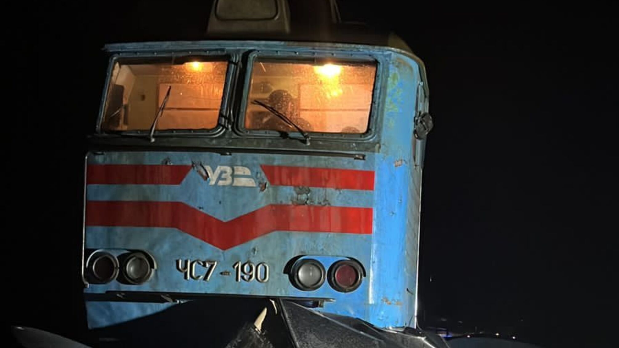 На Львівщині сталася смертельна ДТП: у 'БМВ' врізався потяг (фото)