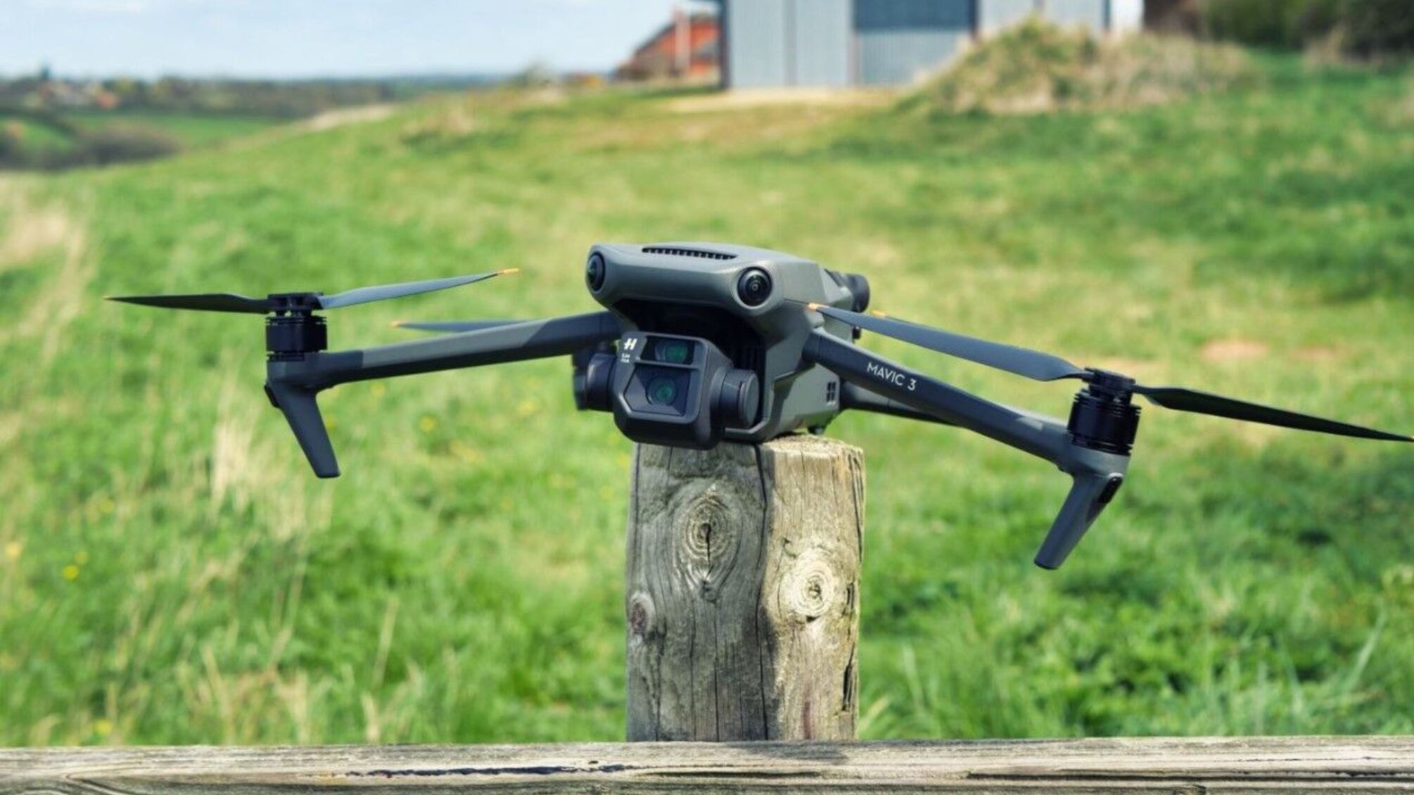 дрон DJI Mavic 3