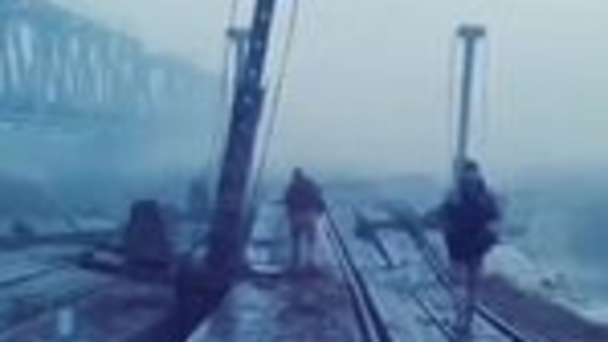ВСУ показали, что осталось от понтонного моста россиян в Харьковской области (видео)