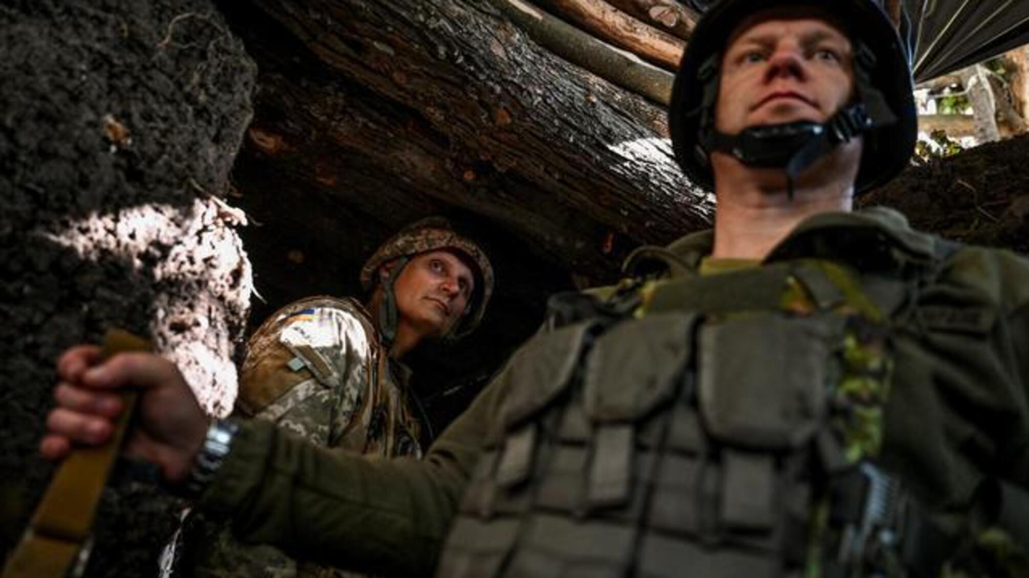 Бойцы Запорожской ТрО в окопе