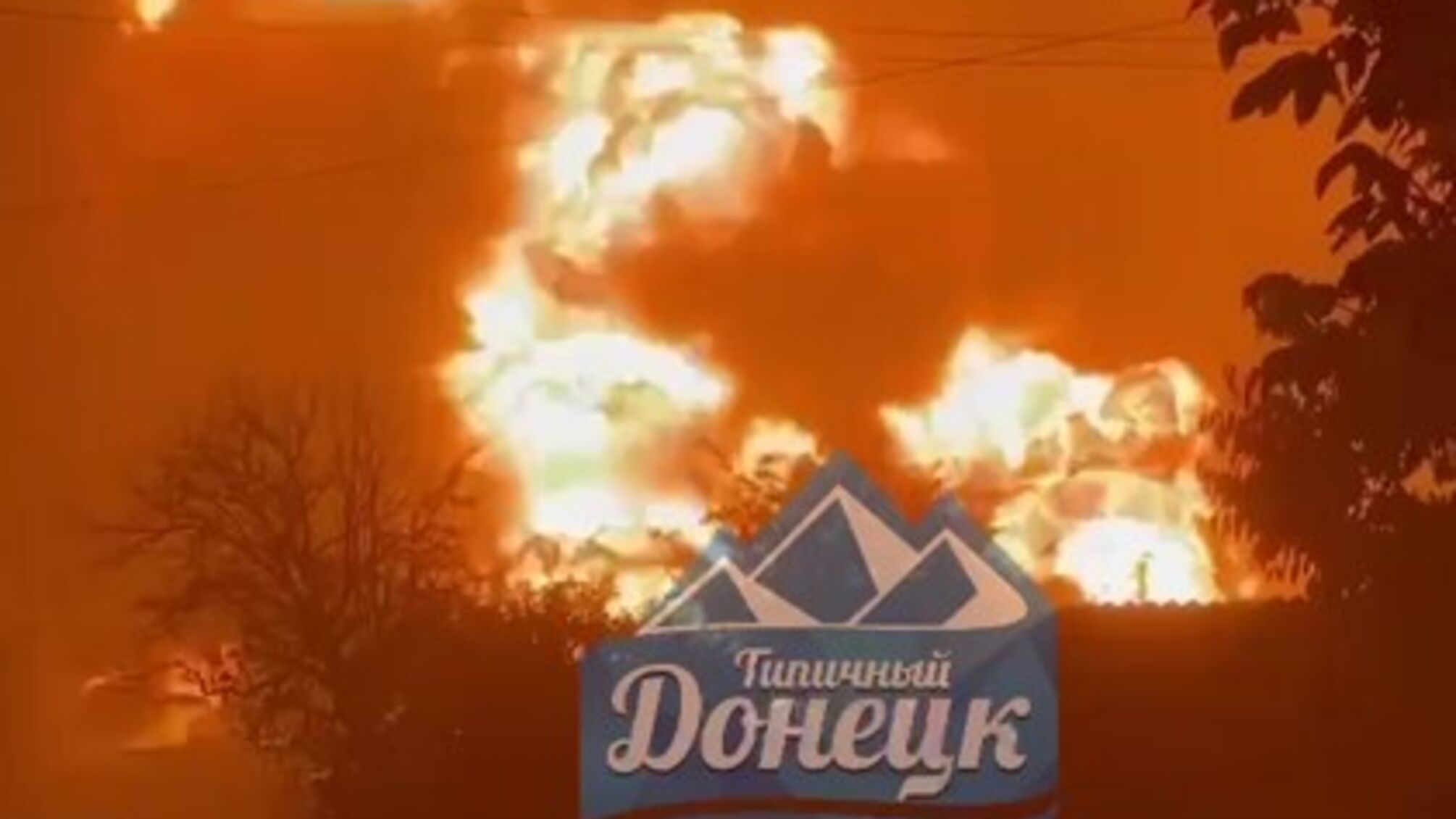 Шахтерск в огне: в оккупированном с 2014 года городе – масштабный пожар (видео)