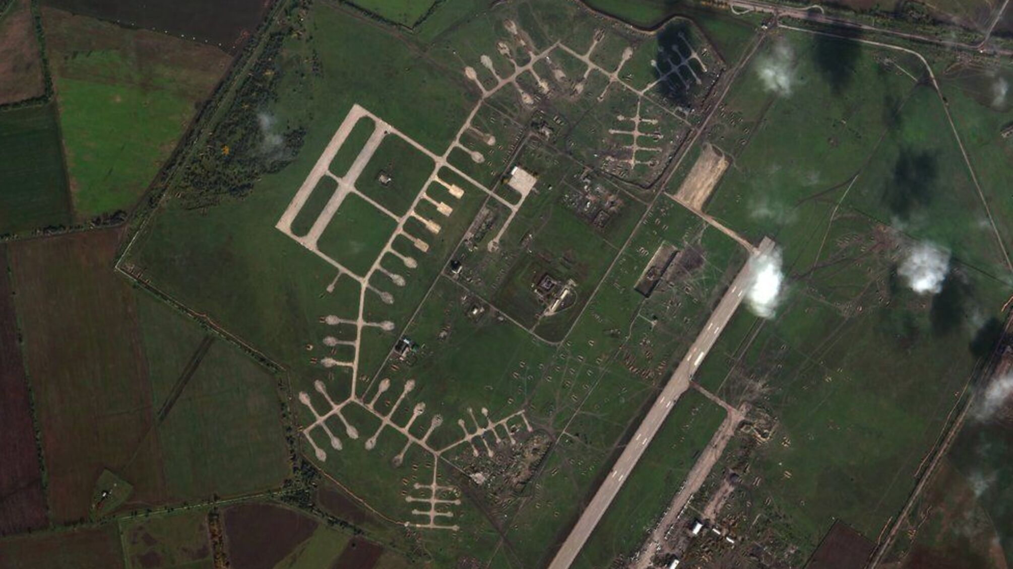 Аэродром 'Чернобаевка', спутниковые снимки за 27 октября 2022 года