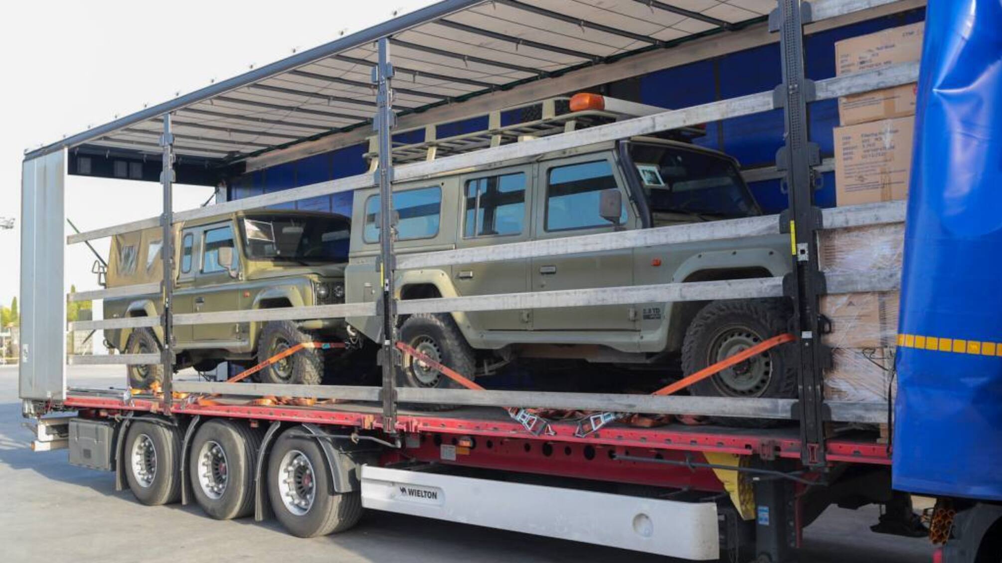 Іспанія надала Україні масштабну військову допомогу: системи ППО, бронетехніку та 300 тонн військових вантажів