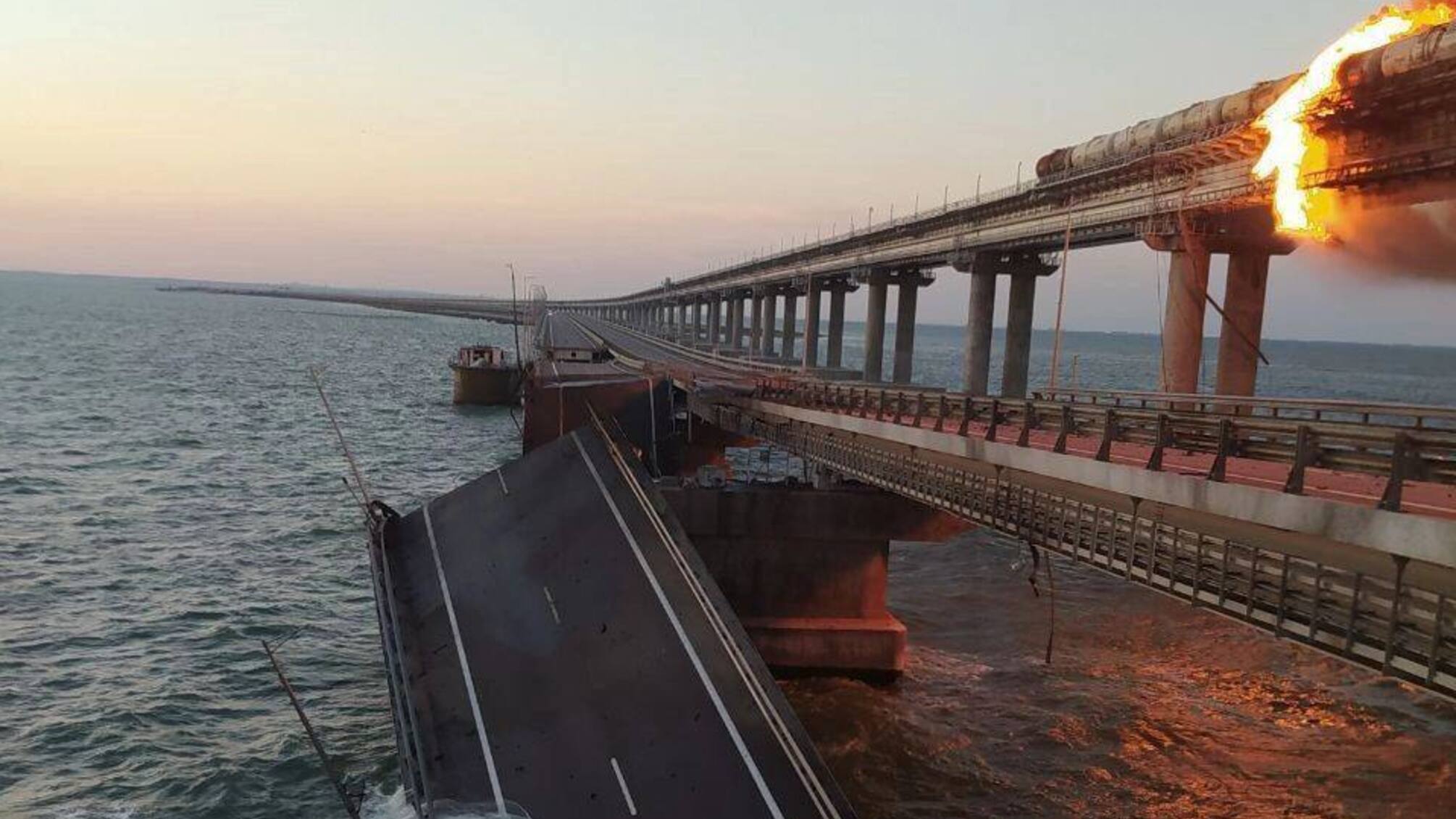 Падение Крымского моста обрушит южный фронт оккупантов