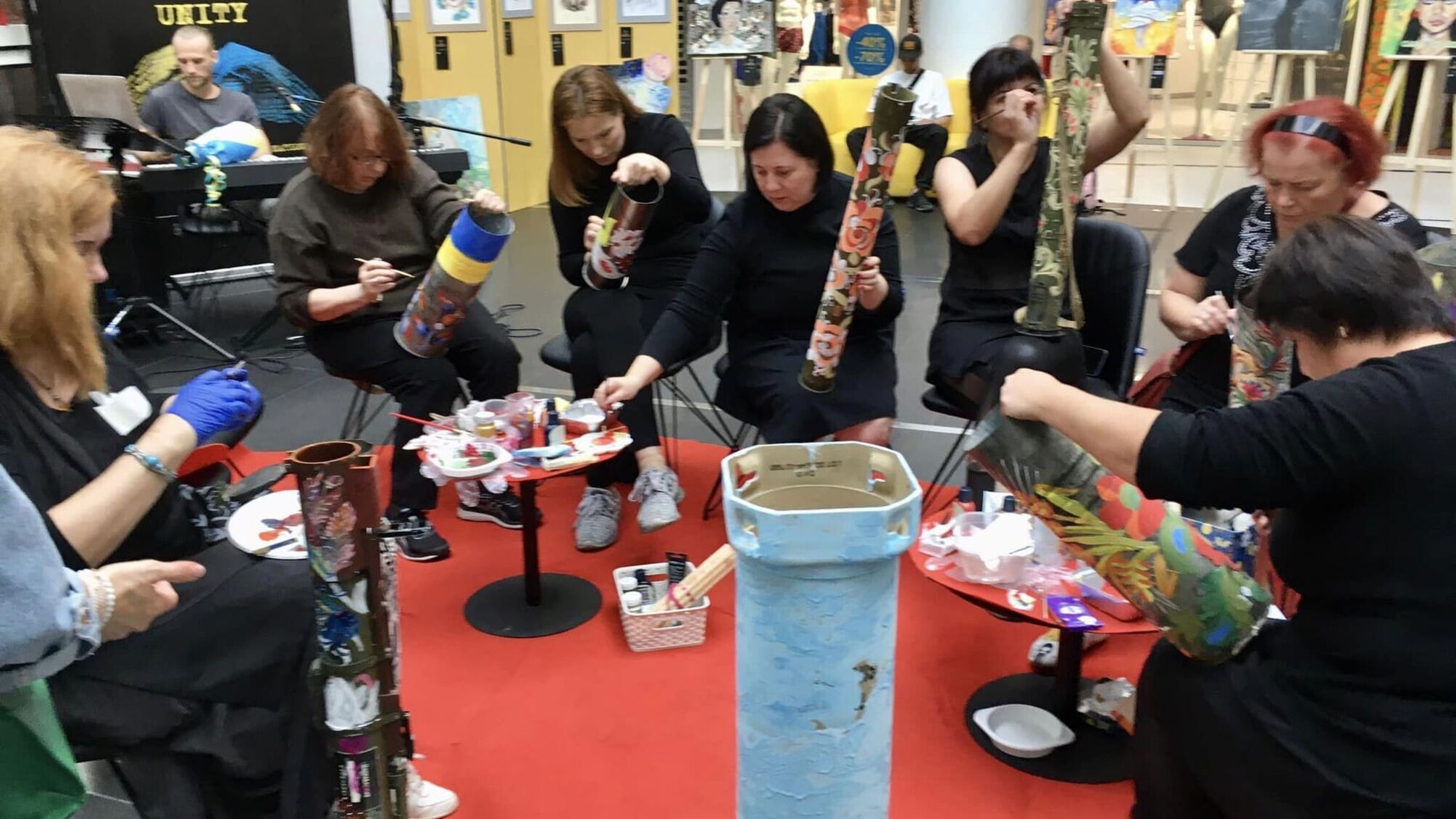 Митці перетворюють артилерійські гільзи на витвори мистецтва