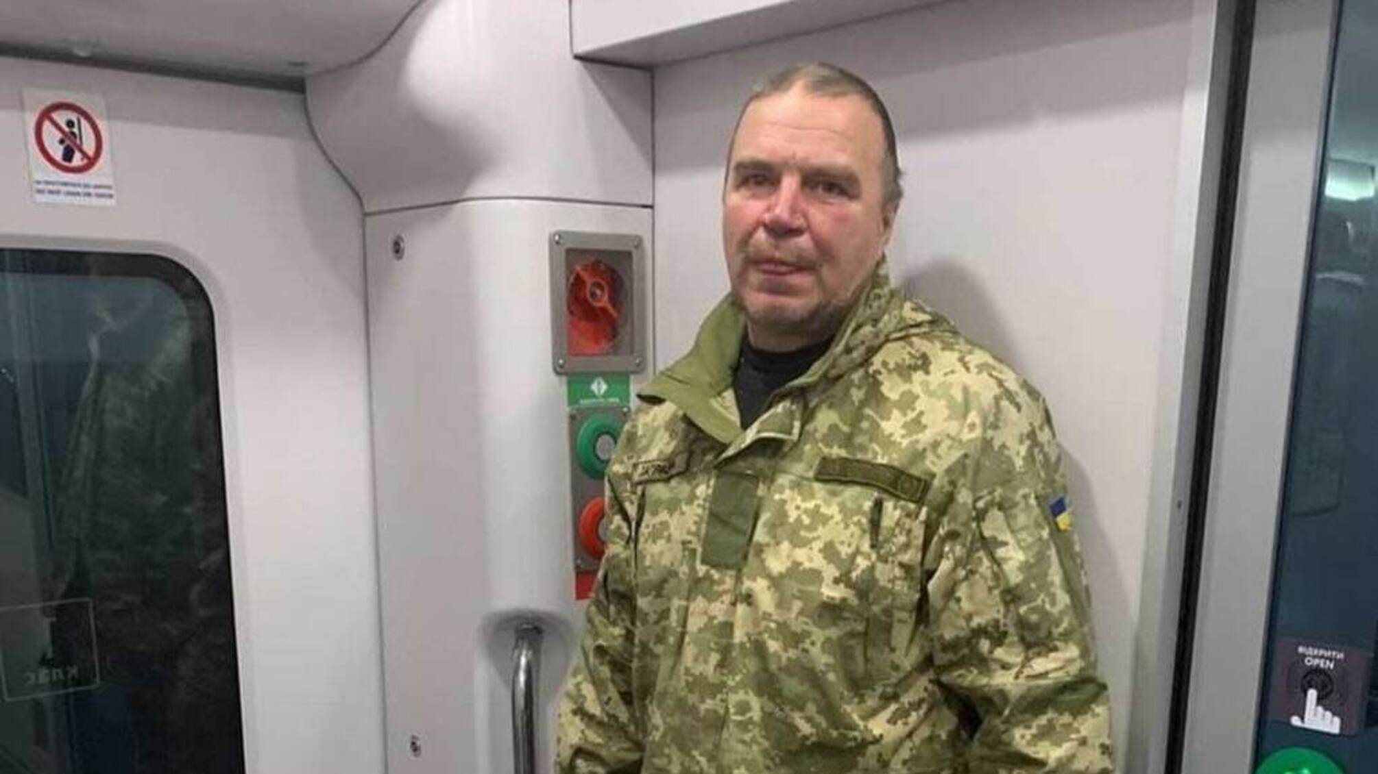 'Укрзализныця' попала в скандал: проводник выгнал военного из купе из-за 'плохого запаха' (фото)