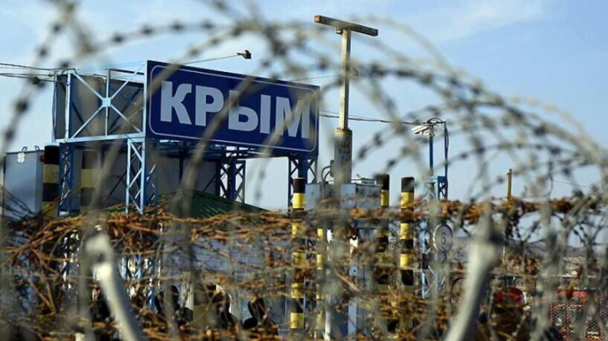В оккупированном Крыму россияне начали строить фортификационные сооружения (видео)
