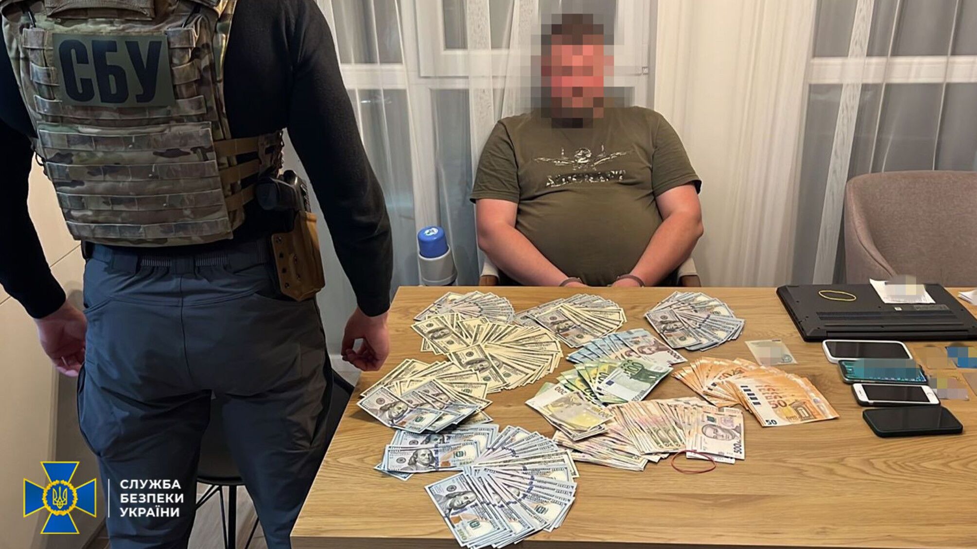 СБУ знешкодила злочинне угруповання, яке пропонувало 'ухилянцям' виїхати в росію