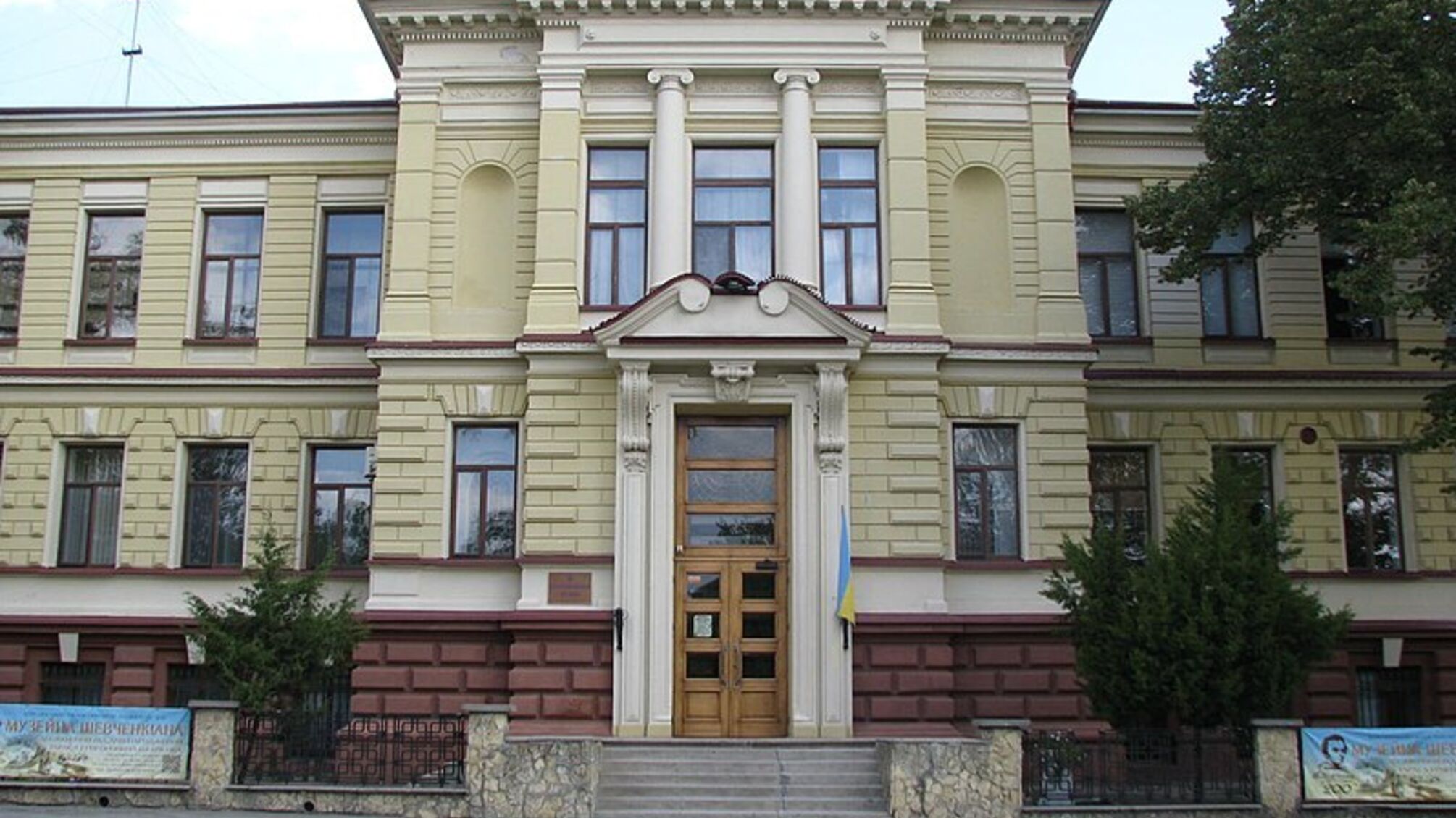 В фондах музея хранится более 173 тыс. музейных предметов