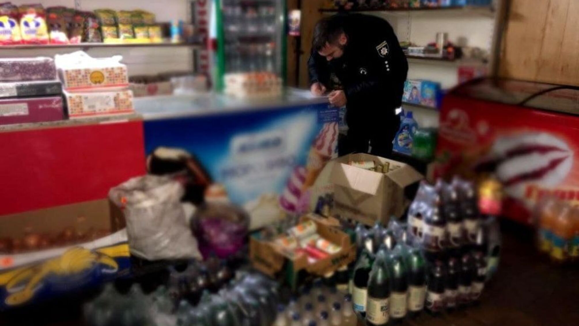 Нелегальная продажа алкоголя и не только: Полиция Киевщины вылучила подземные подакцизные товары на сумму свыше 120 тысяч грн
