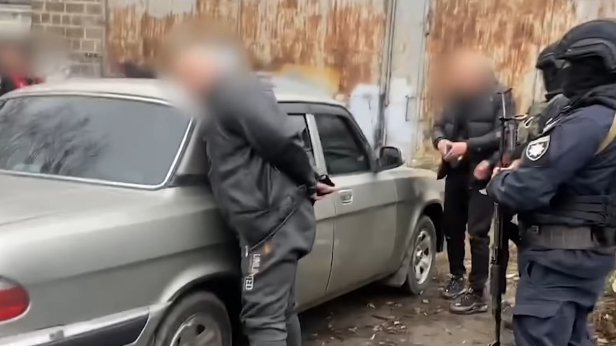 В Киевской области владелец СТО удерживал своего работника в рабстве (фото, видео)