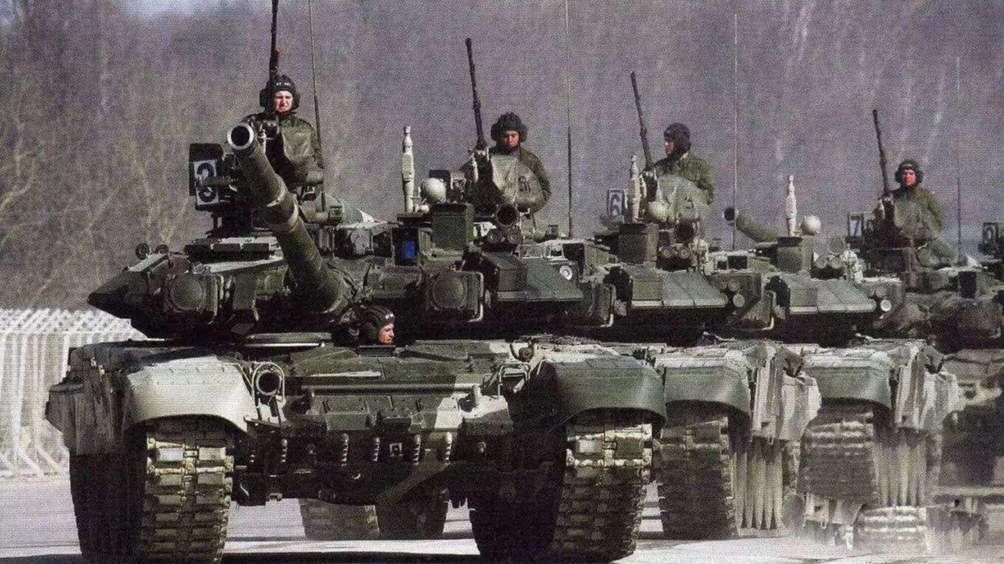 Бойцы ВСУ показали мастер-класс: уничтожили танк рф, замаскированный в лесу (видео)