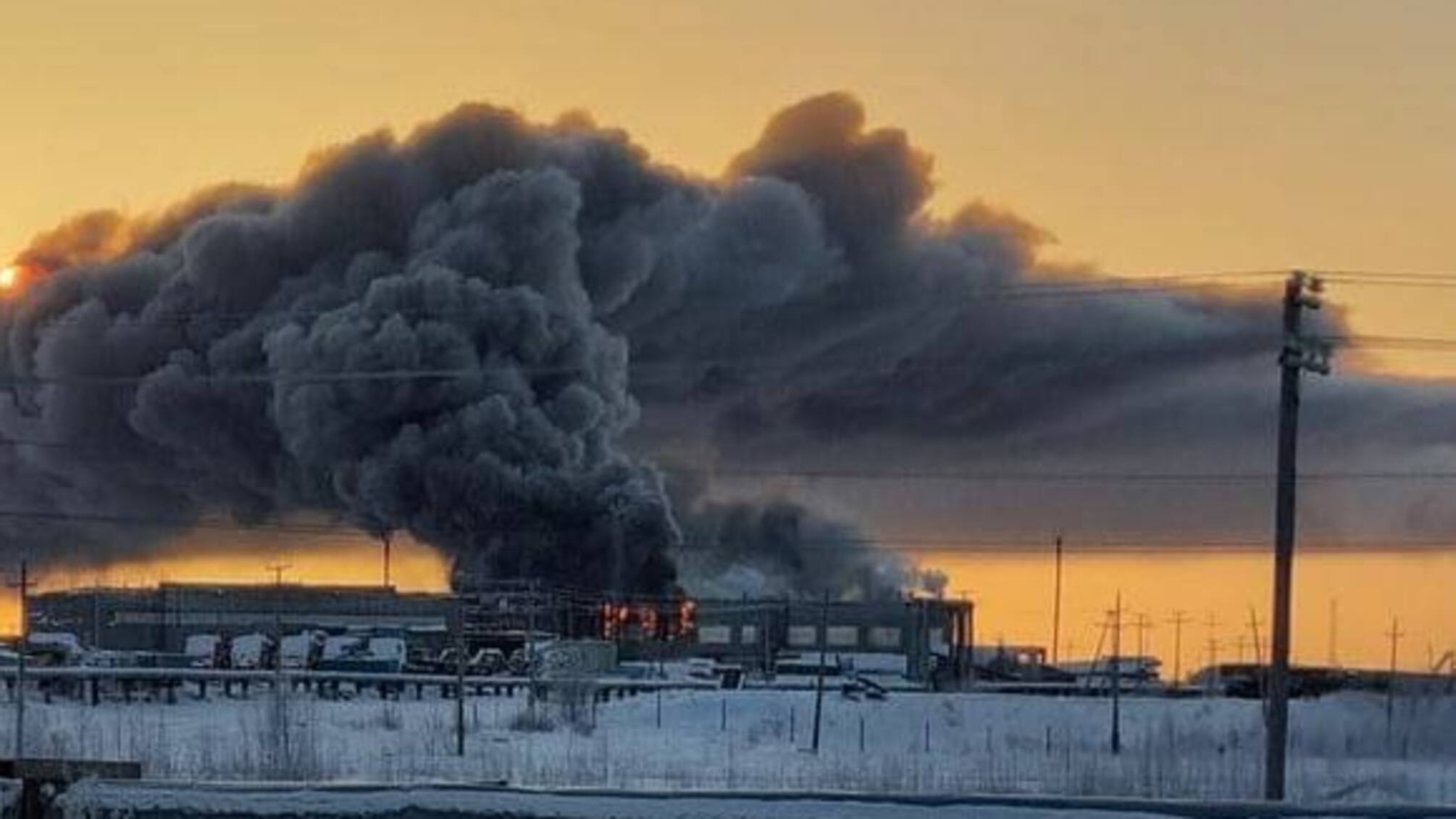 Тюменский 'хлопок': в россии - масштабный пожар на складе с бензовозами (фото)