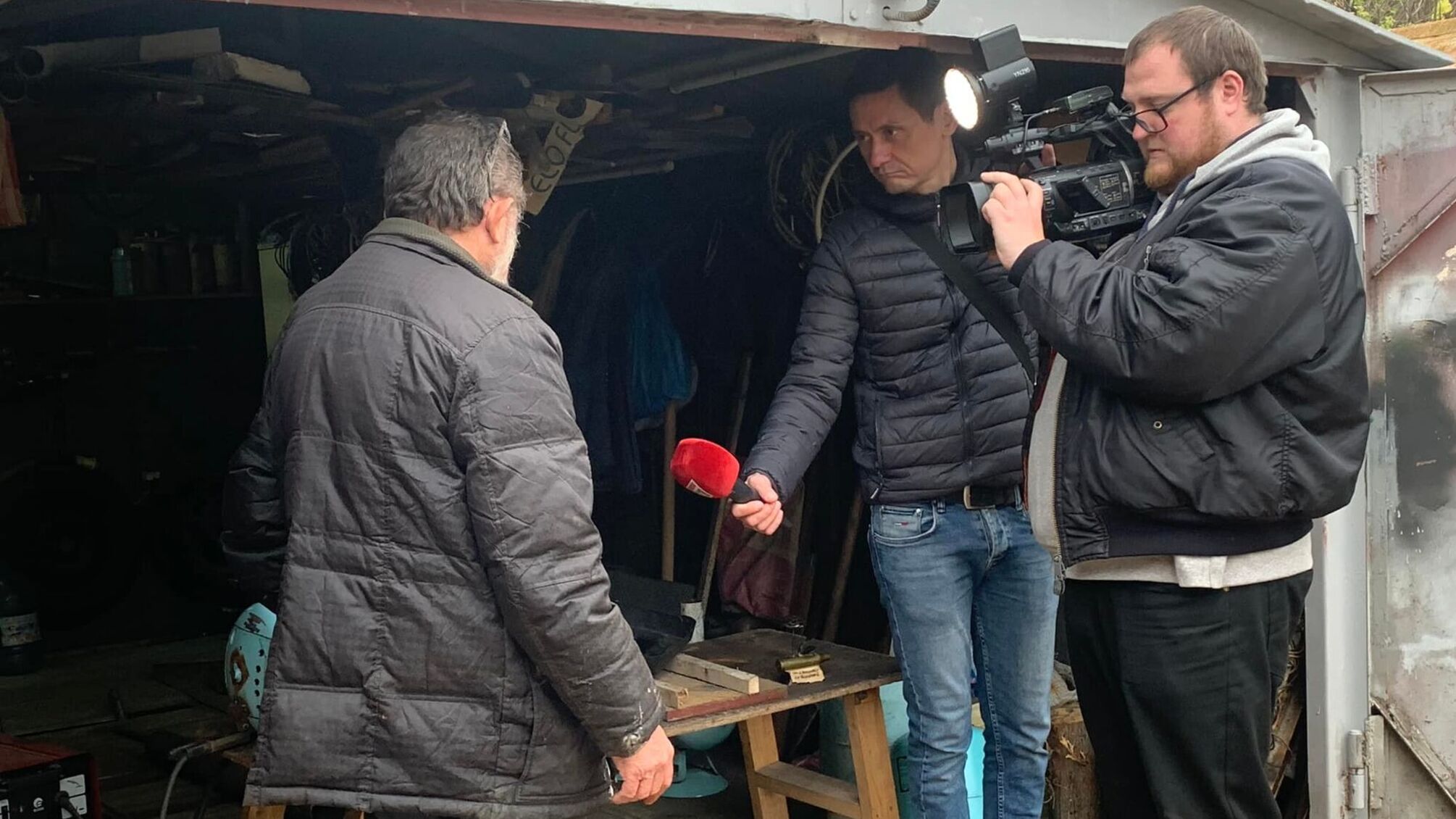 Телевізійники знімають сюжети про львівських волонтерів