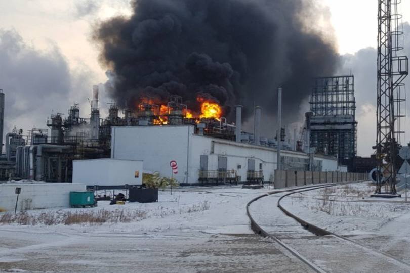 27 ноября в Иркутской области загорелся один из крупнейших в России нефтеперерабатывающих заводов 27 ноября в Иркутской области загорелся один из крупнейших в России нефтеперерабатывающих заводов