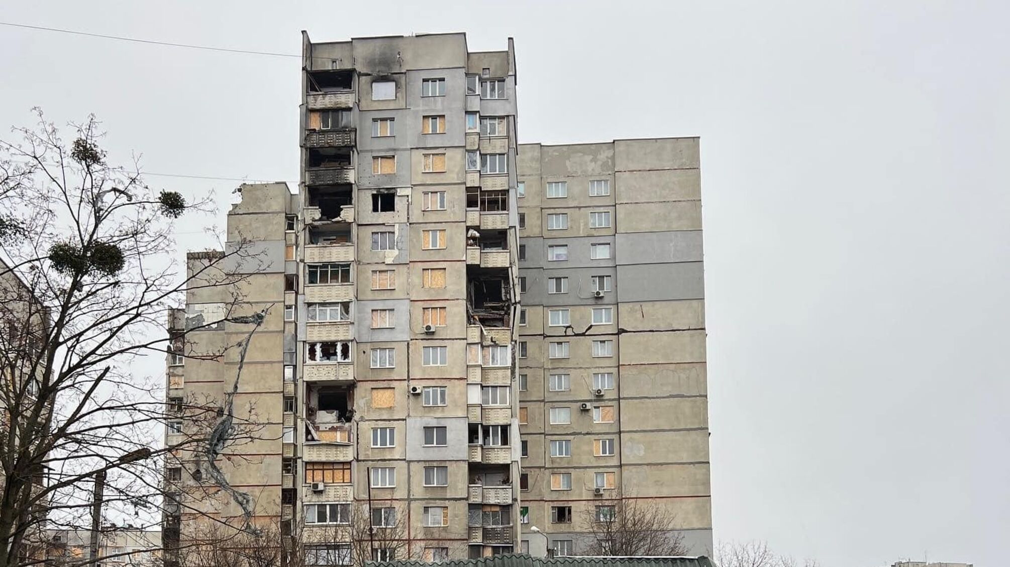 В Харькове восстанавливают разрушенный район