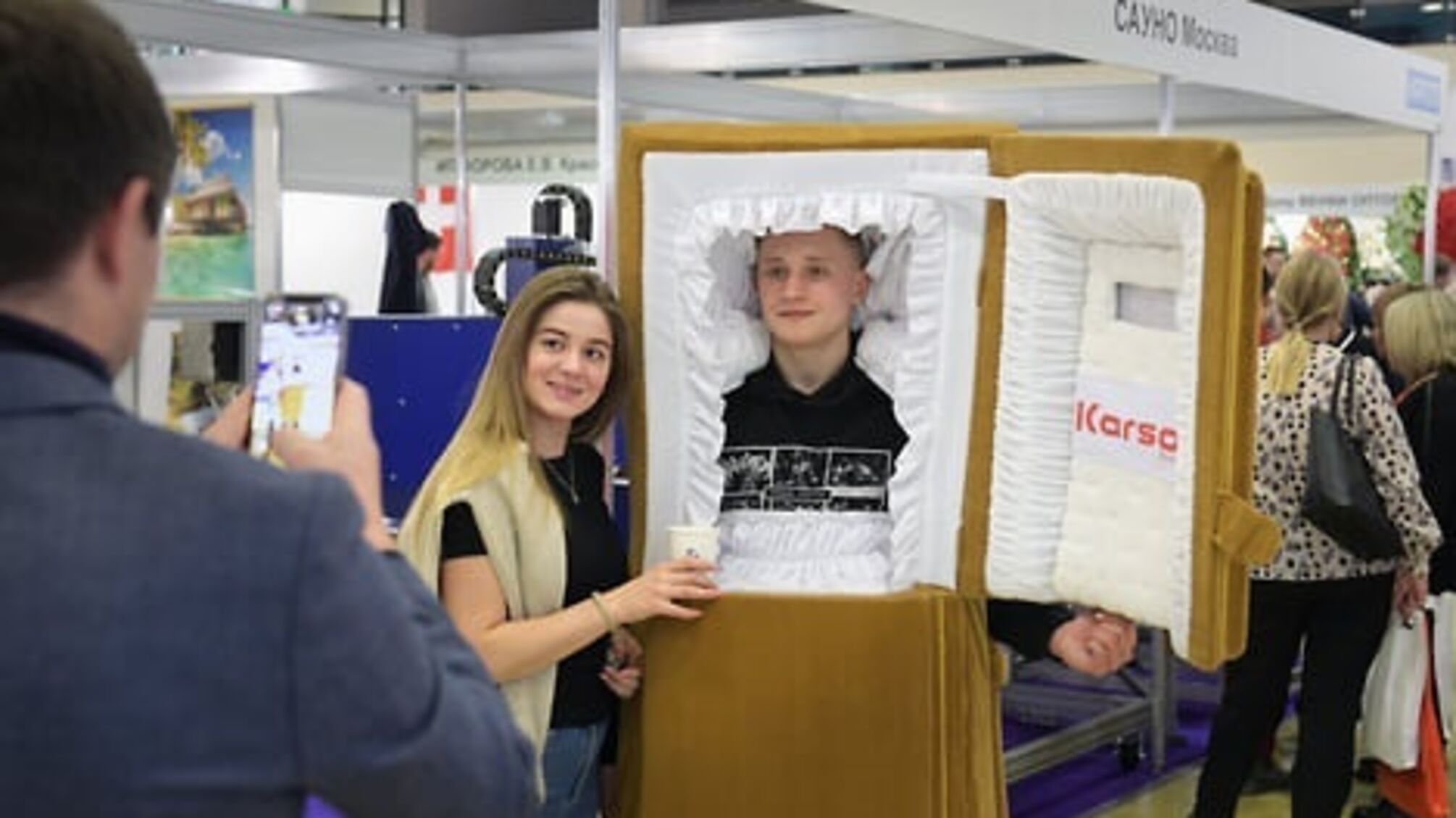 С 1 по 3 ноября в Москве проходит выставка ритуальных услуг 'Некрополь-2022'