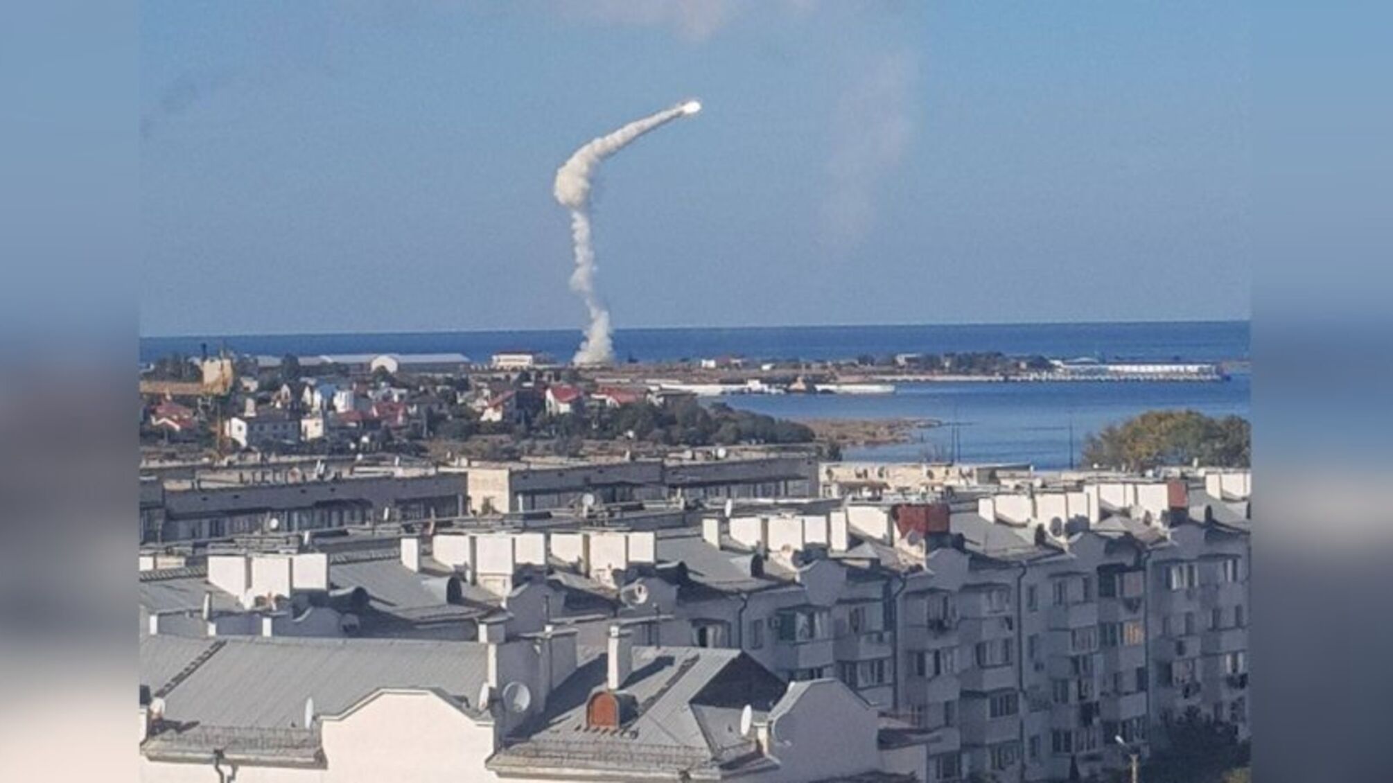 В Севастополе – канонада взрывов