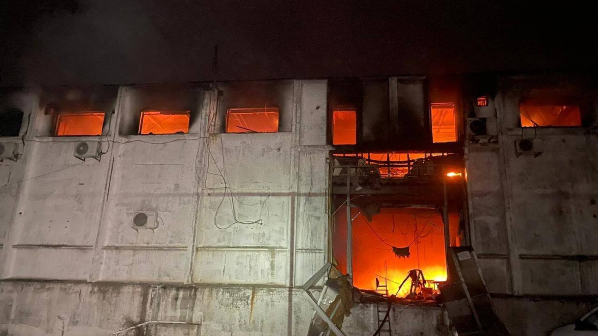 В Днепре беспилотники попали в логистическое предприятие