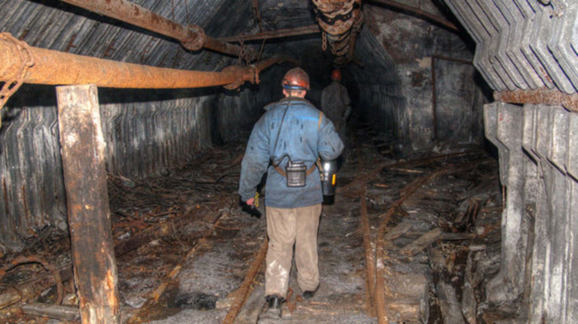 В Луганской области оккупанты закрывают шахты и вывозят оборудование