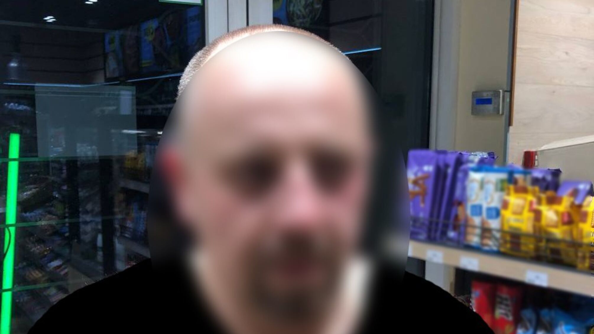 У Києві п'яний чоловік скоїв пограбування: поліція спіймала злочинця