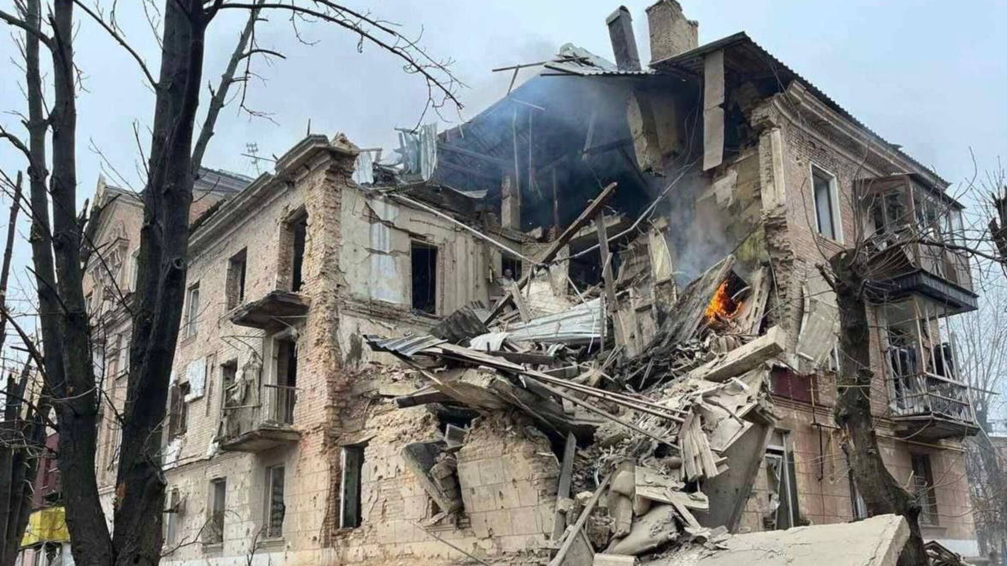 Взрыв в Кривом Роге: из-под завалов жилого дома достали двоих погибших (фото)