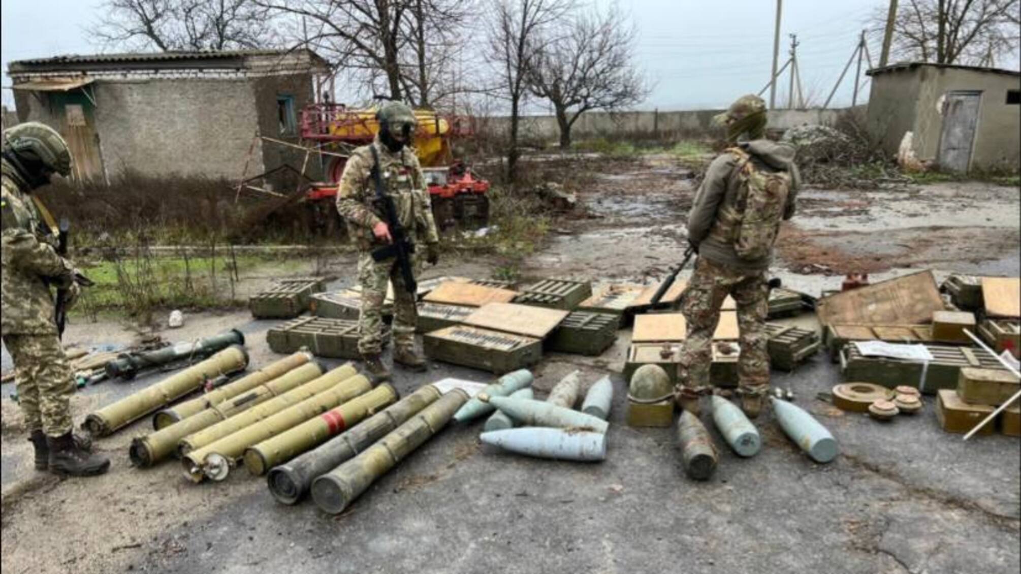 На Миколаївщині виявили схрон російських боєприпасів