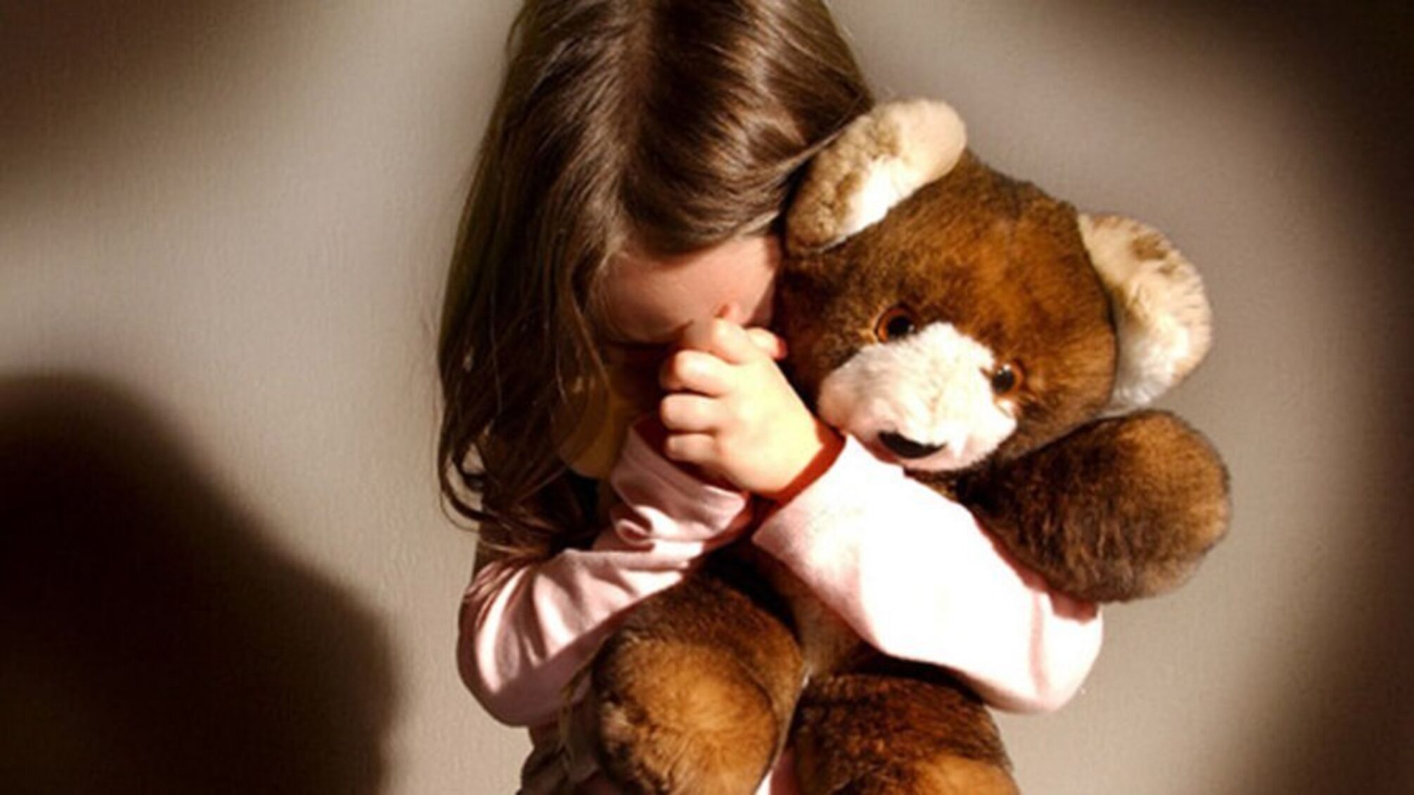 Розбещував 8-річну дівчинку: у Києві засудили злочинця-пенсіонера