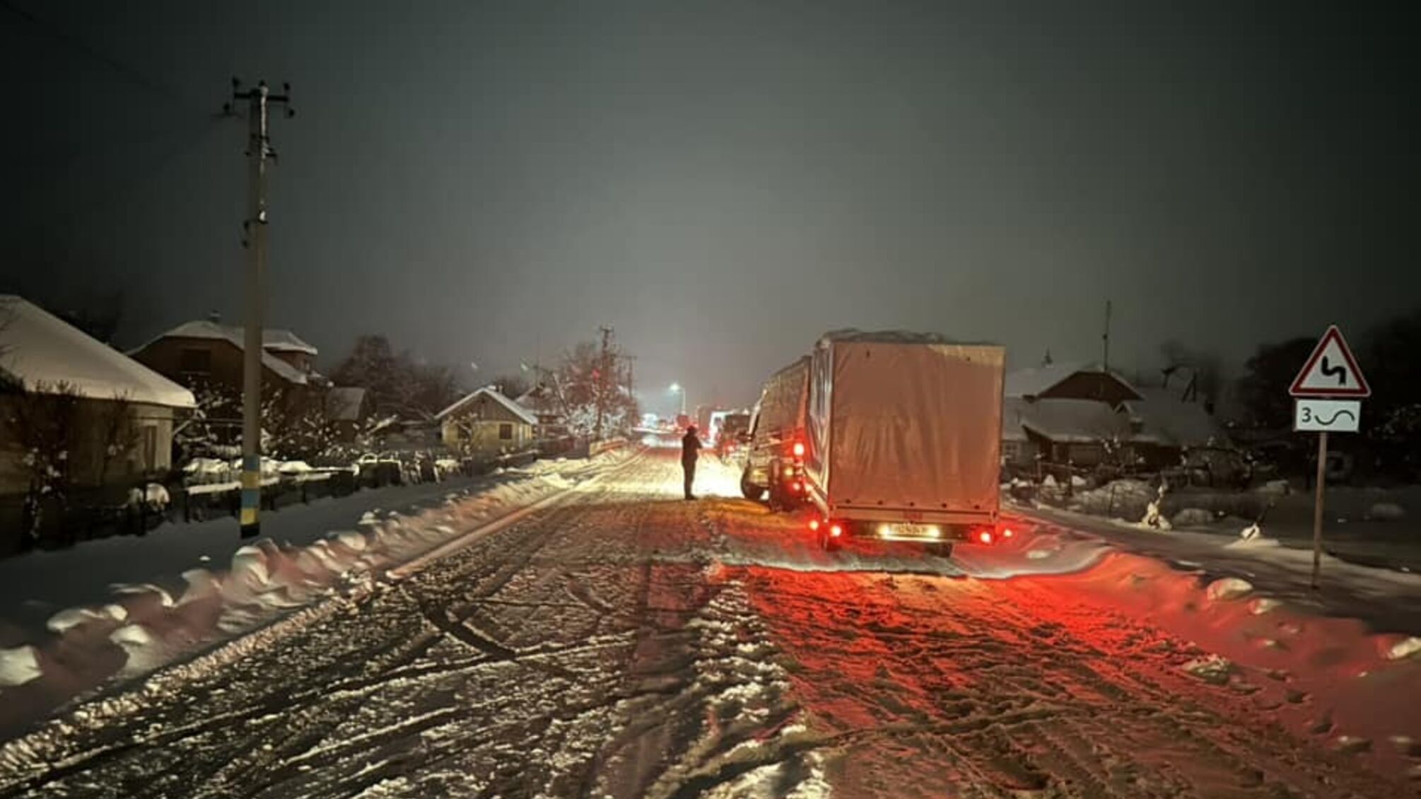 Из-за снегопада движение по трассе Киев-Чоп ограничено
