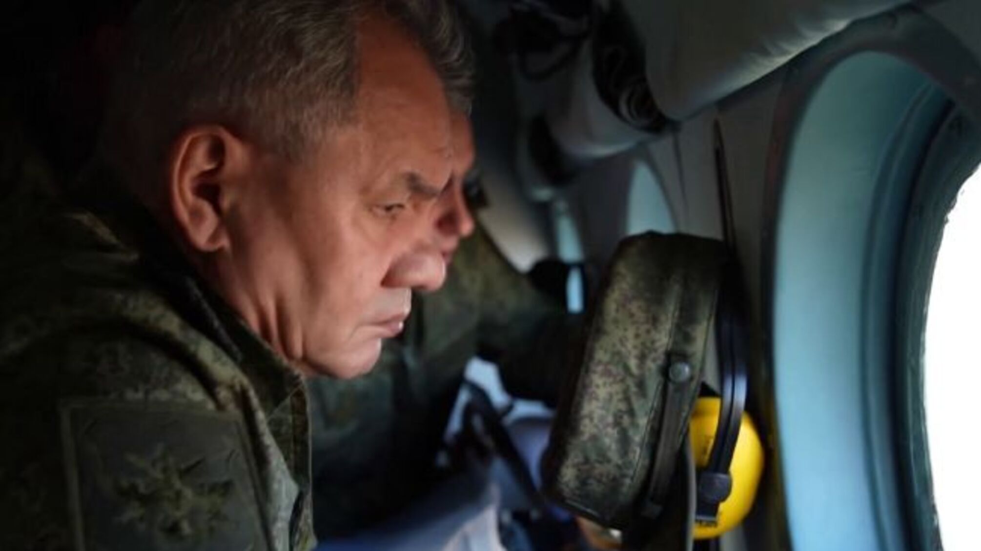 Шойгу с вертолета 'проинспектировал' работу российской армии на передовой (видео)