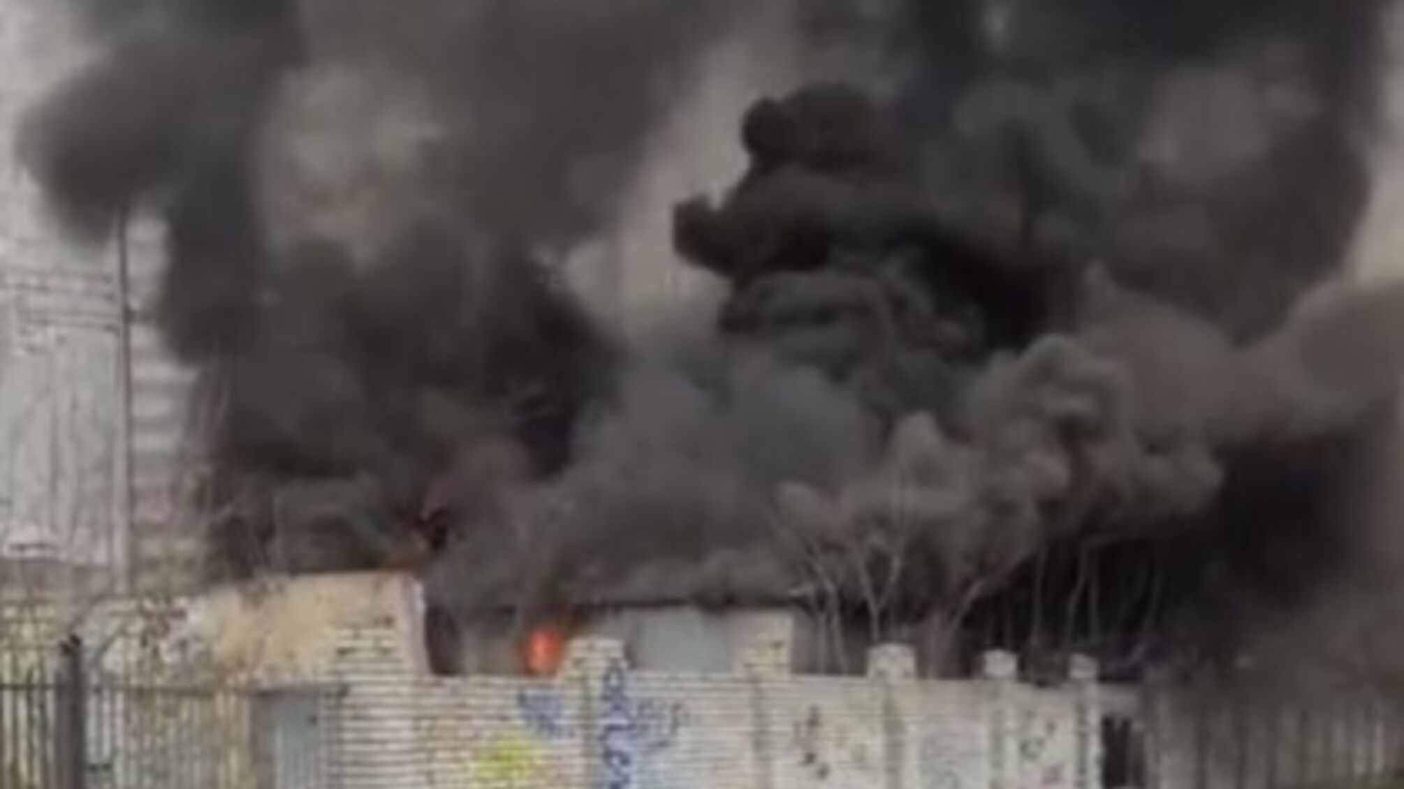 Масштабный пожар в Киеве: подробности