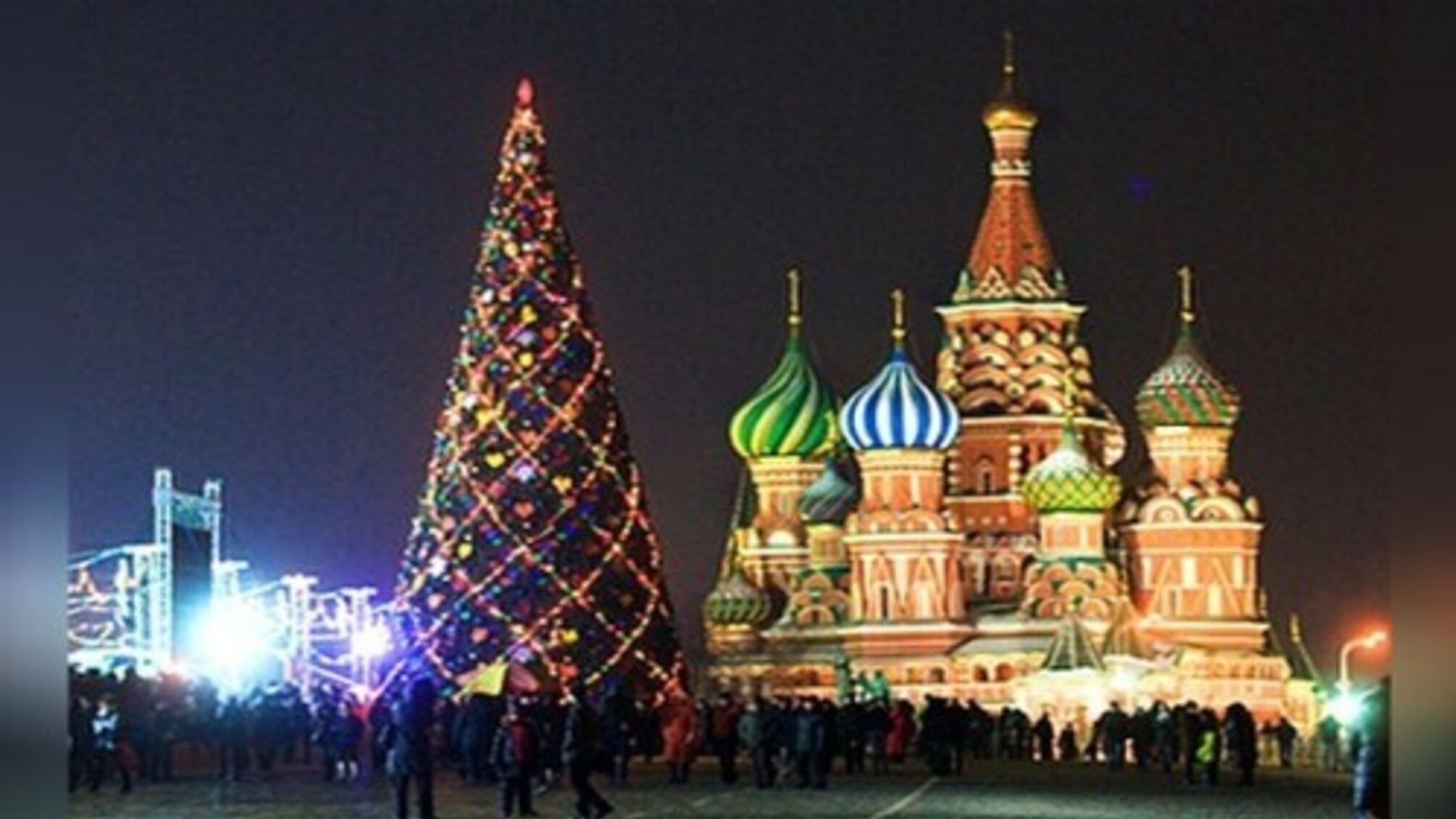В Москве мужчина попытался поджечь елку на Красной площади – росСМИ