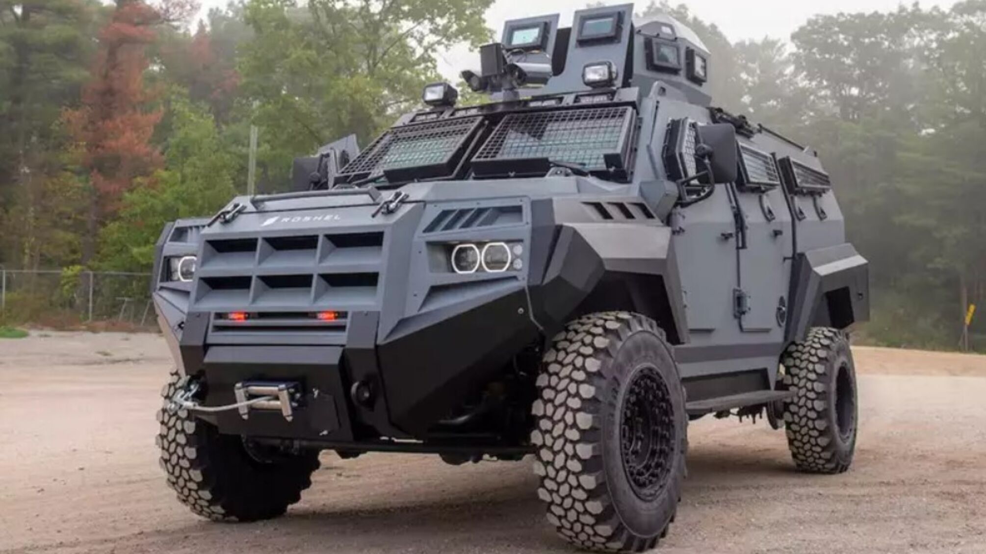 Черниговские пограничники получили бронеавтомобили Roshel Senator APC – 'машины для апокалипсиса' (подробности)