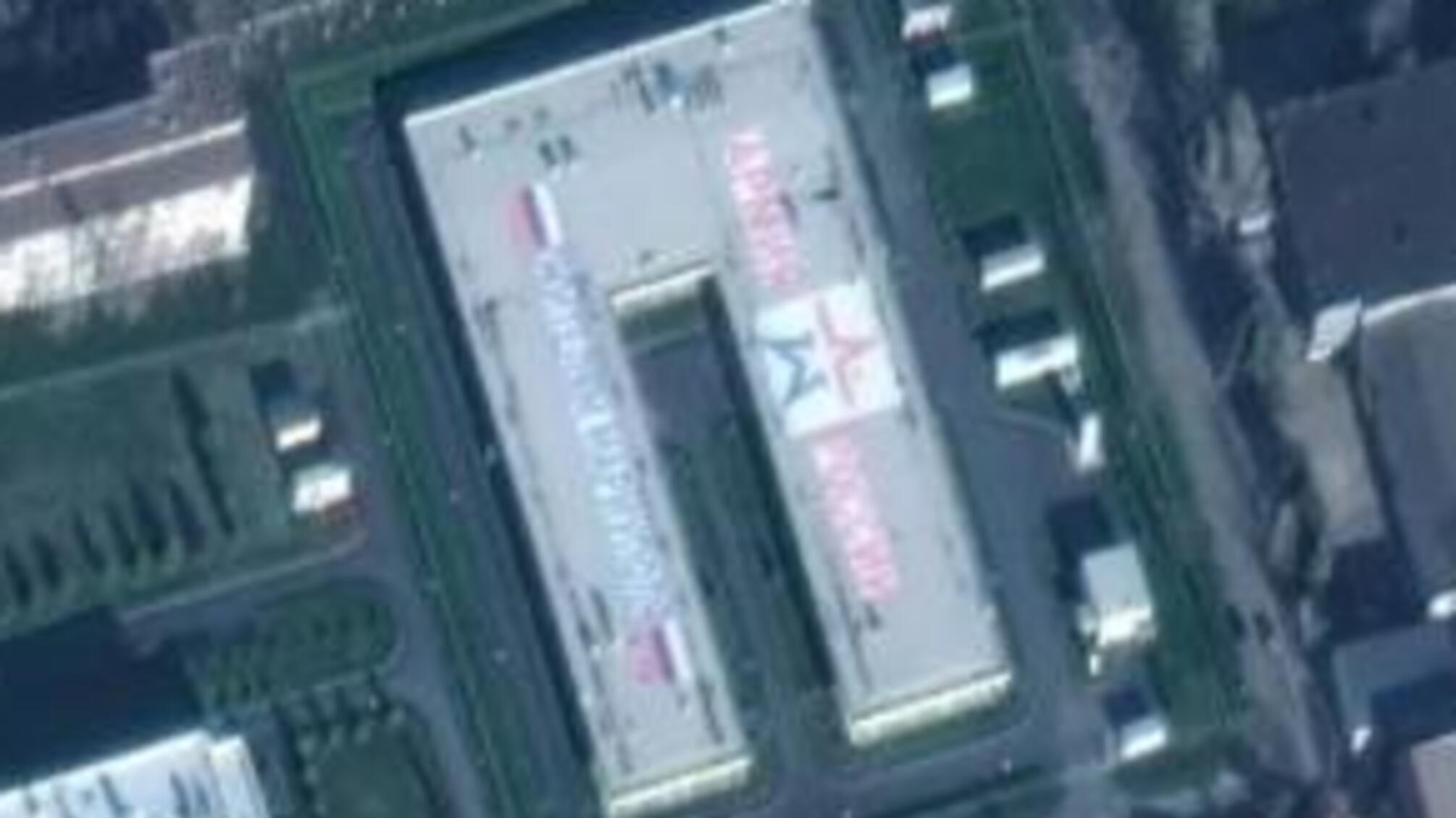 Не военная база, а огромный морг: что построили россияне в центре Мариуполя (фото)