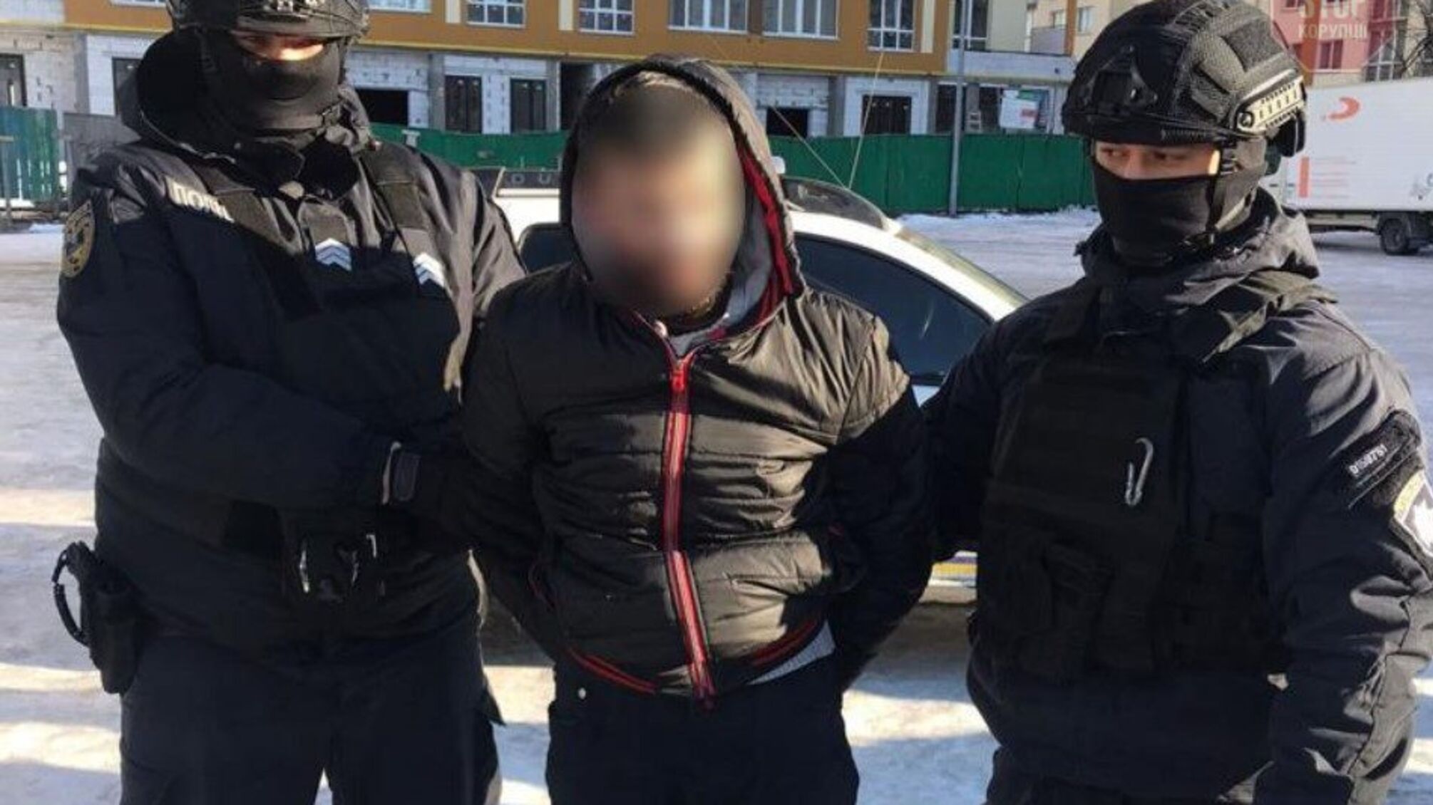 В Киевской области транснациональные преступники подделывали визы в ЕС и перевозили нелегалов через границу
