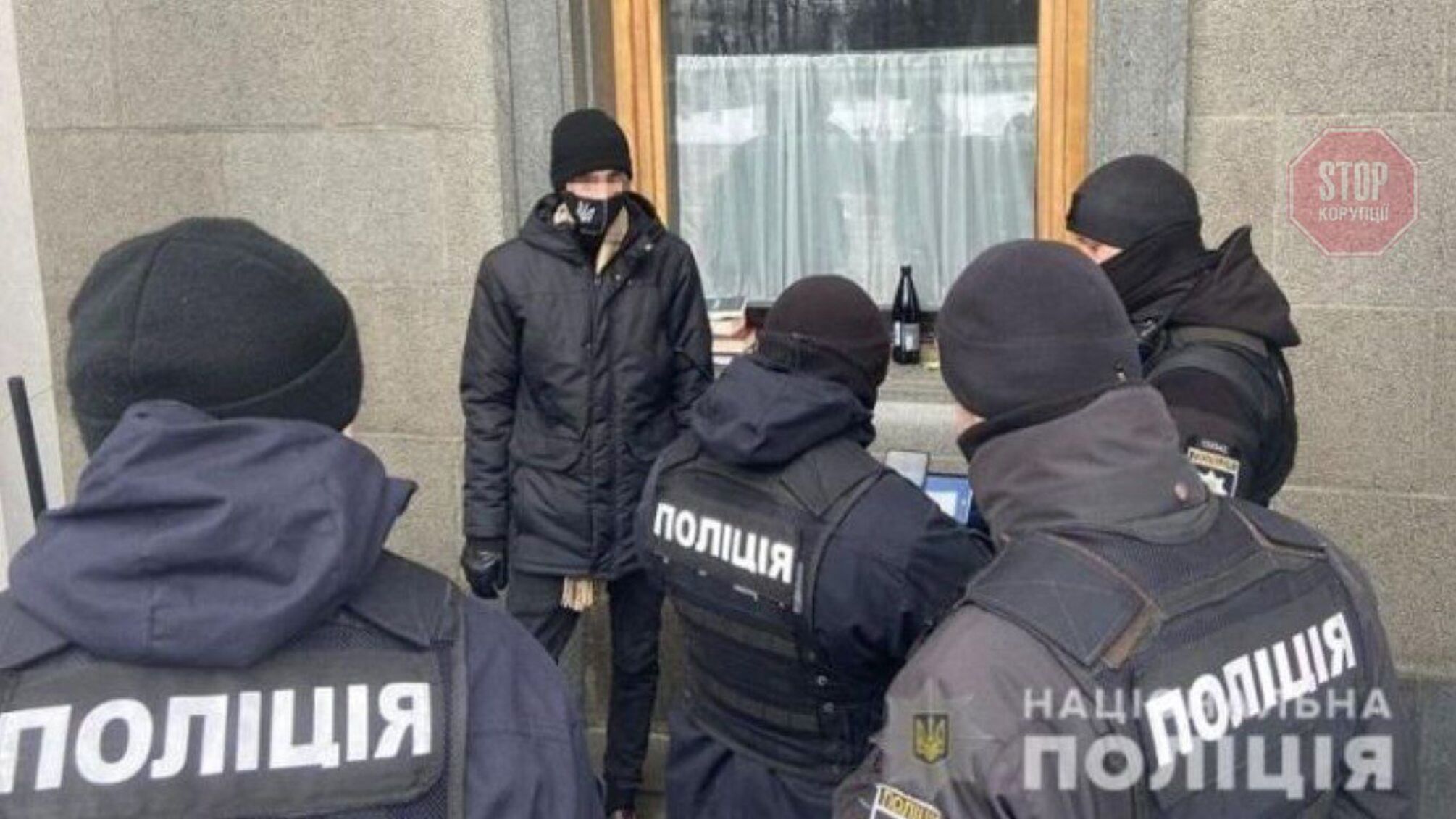 Нацполиция: совершено нападение на Верховную Раду, пострадало окно