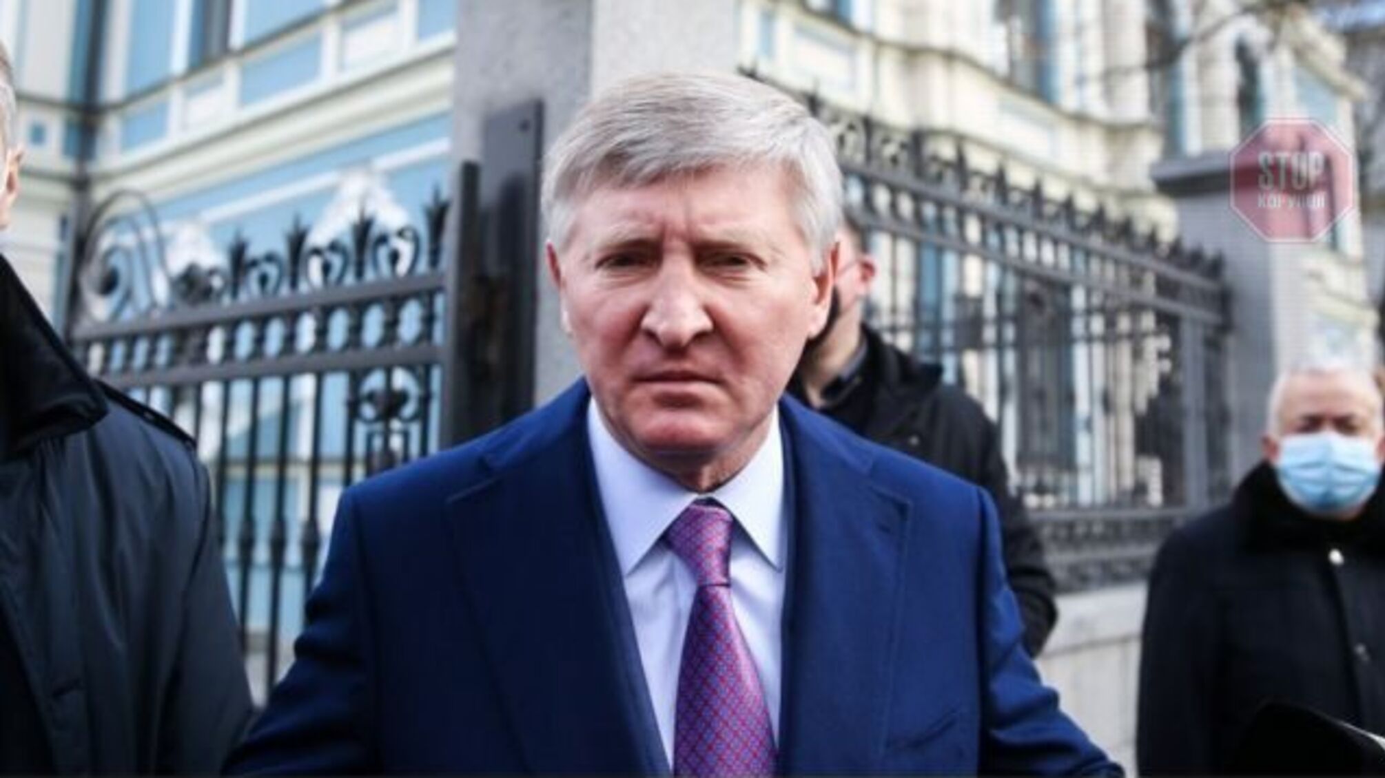 Ахметов прилетел в Женеву: обещает вернуться в случае угрозы