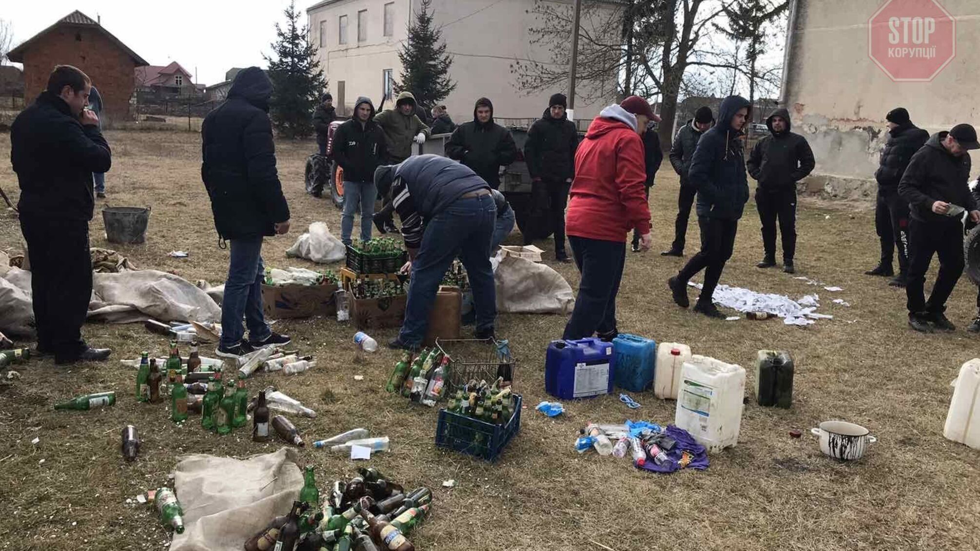 На Тернопільщині масово виготовляють коктейлі Молотова