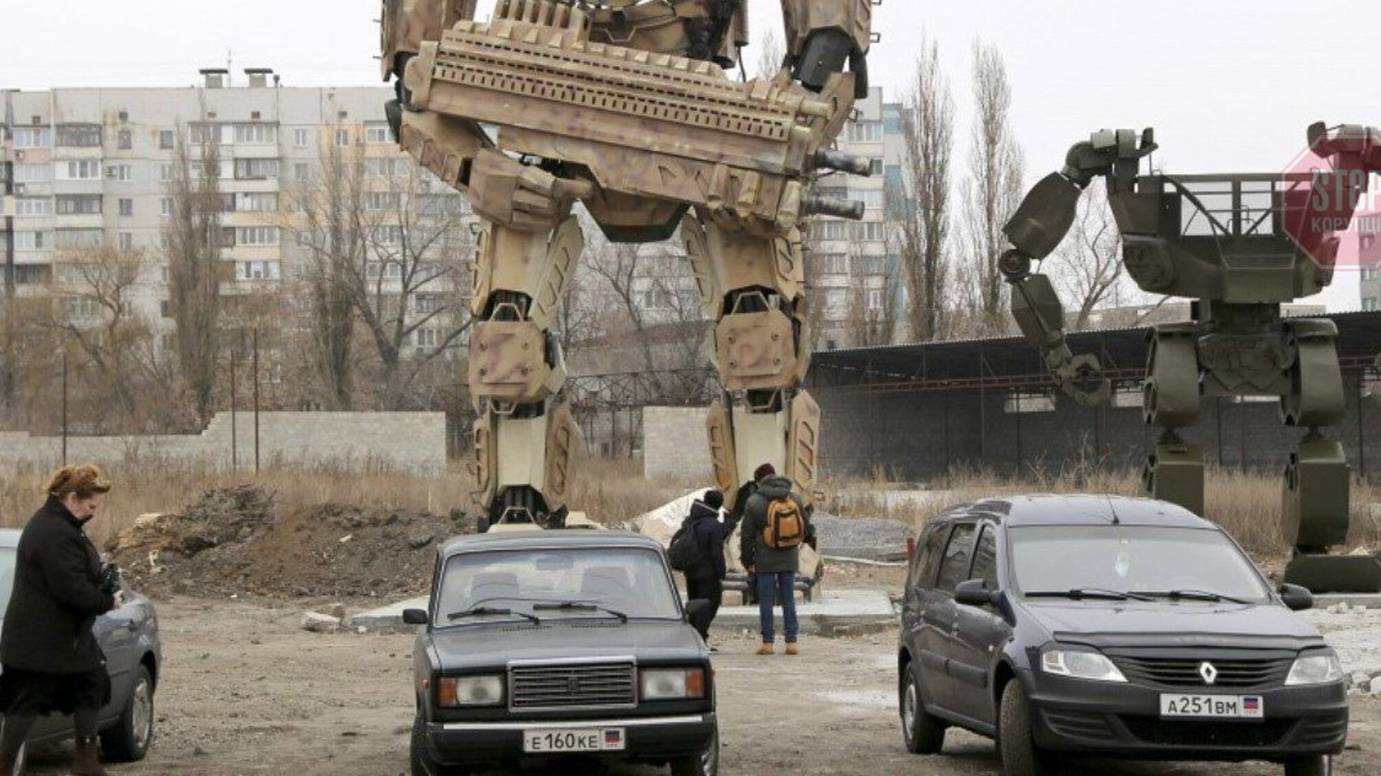 Обстріли в ОРДЛО: у Донецьку - повітряна тривога, а Укрзалізниця припинила рух поїздів