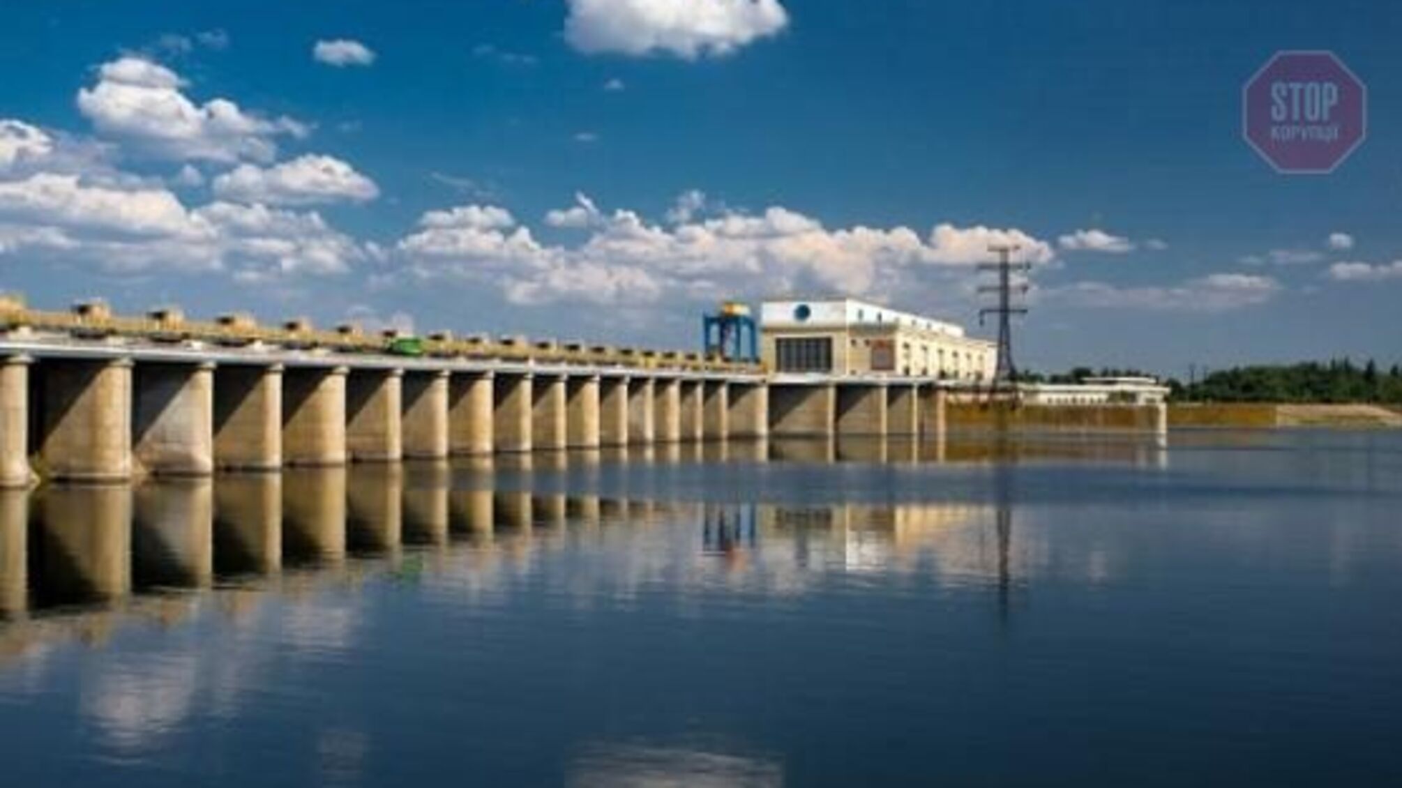 Каховскую ГЭС захватили неизвестные, есть танки