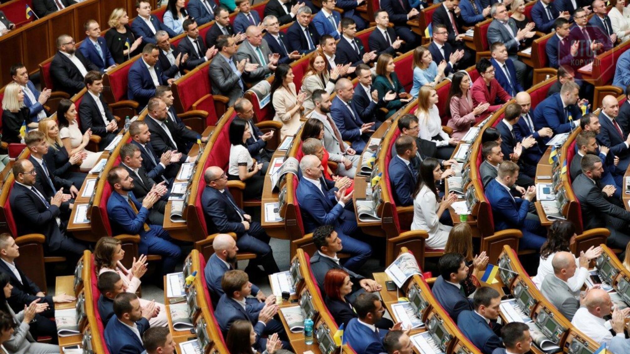 Стало известно, кто из депутатов не голосовал за санкции против Госдумы РФ (список)