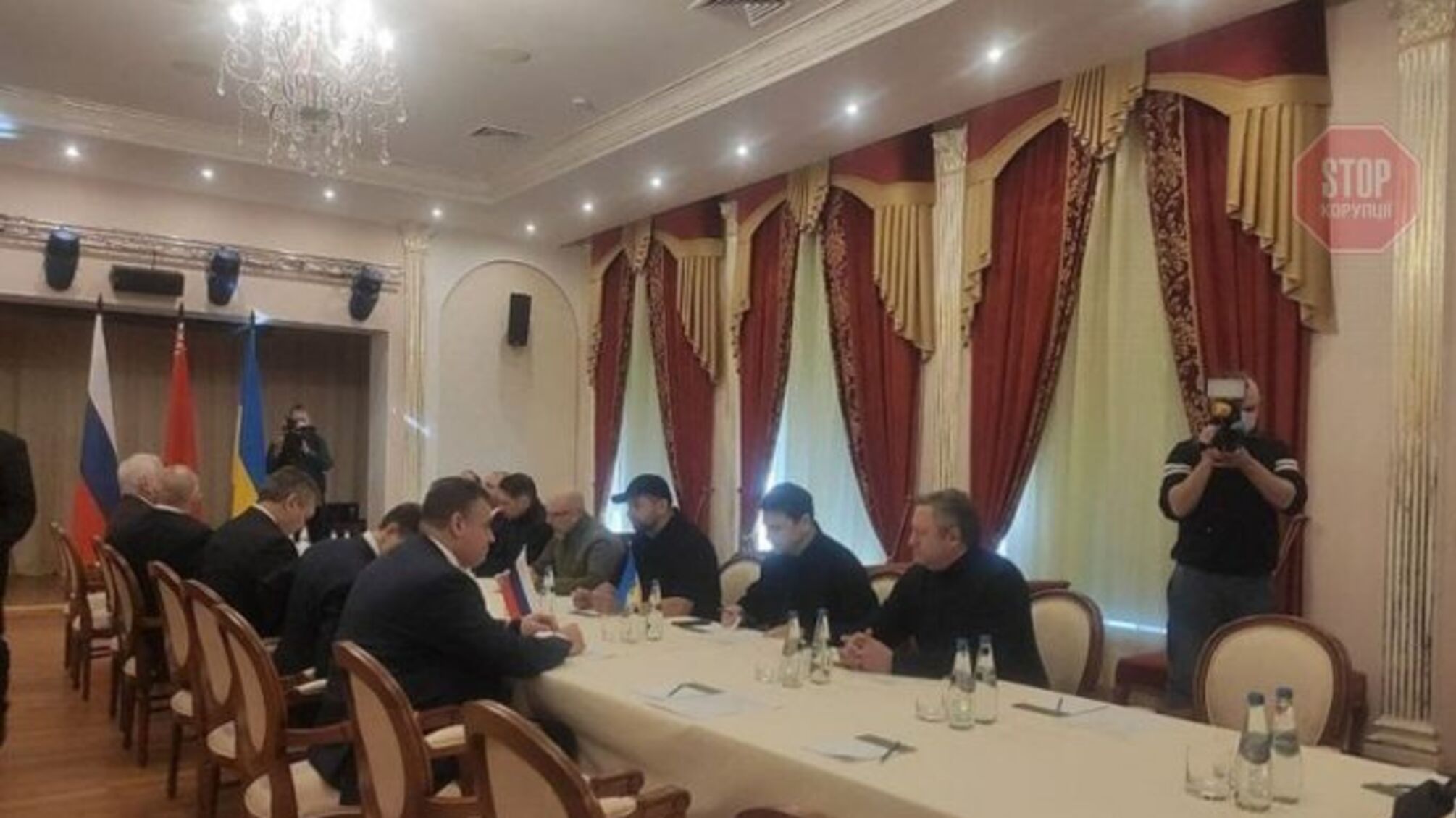 'Умови України – виведення всіх російських військ, із Криму й ОРДЛО теж', – Арестович