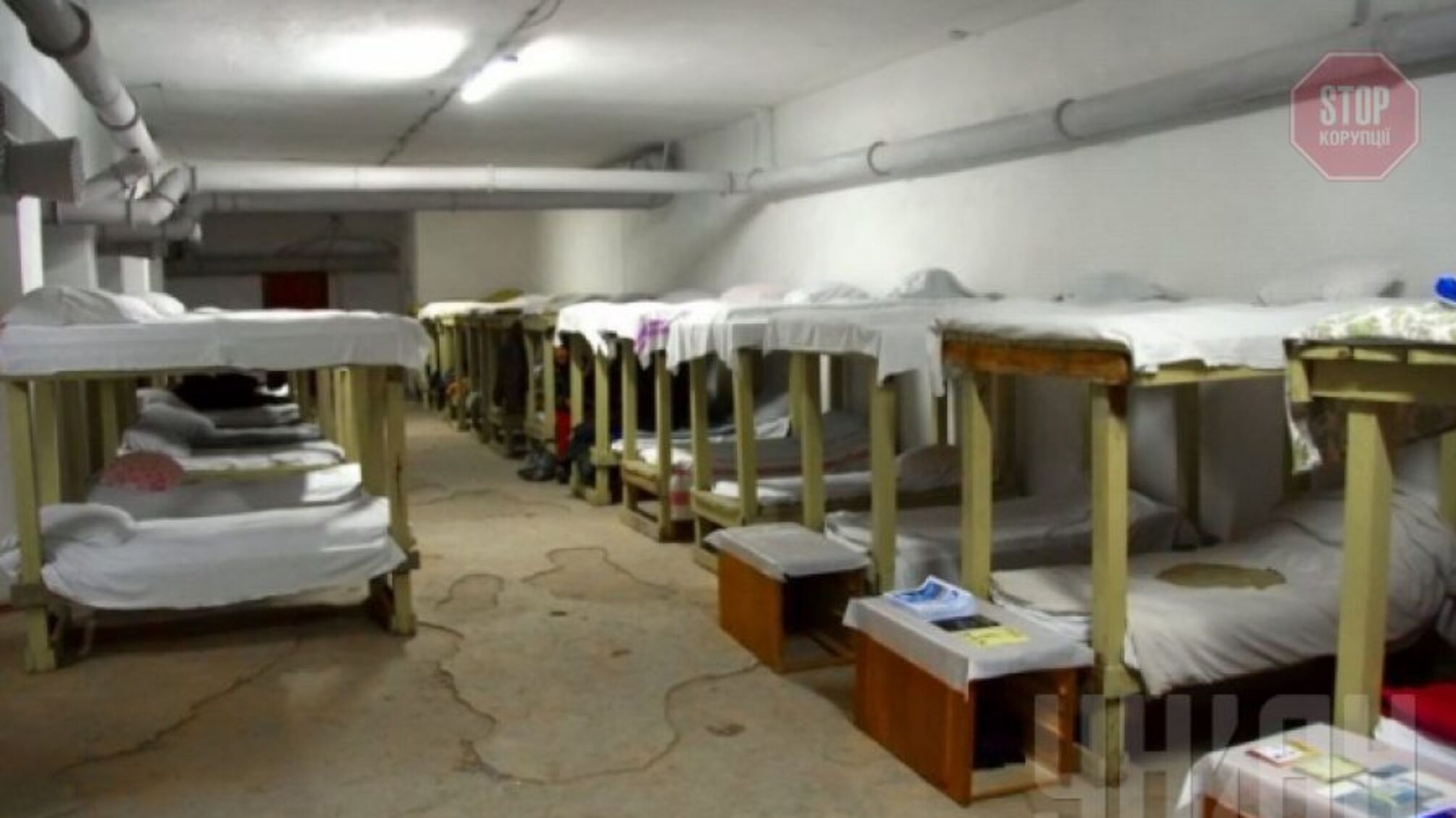 Бомбосховища Києва: де ховатись у разі повітряної тривоги та як шукати укриття