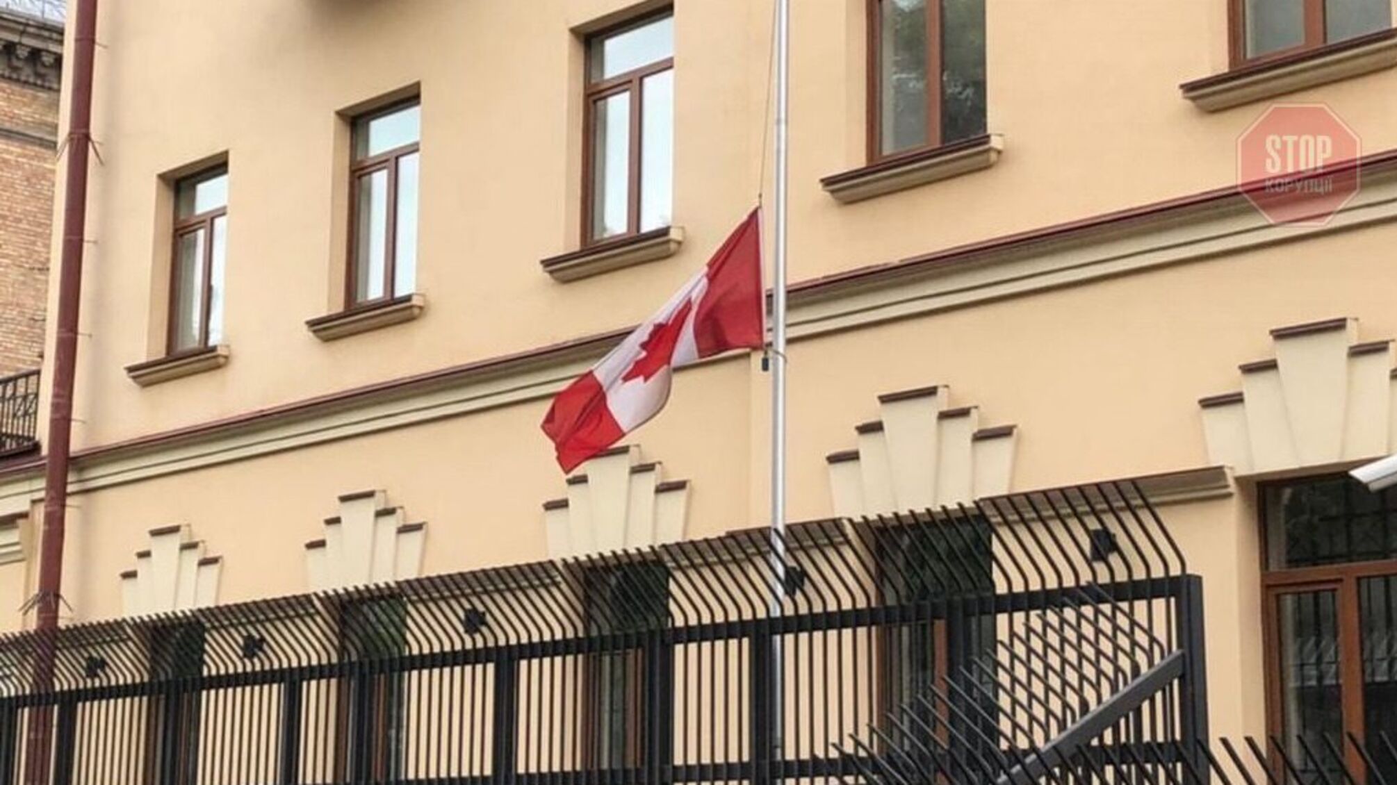 Канада приостановила работу посольства в Киеве