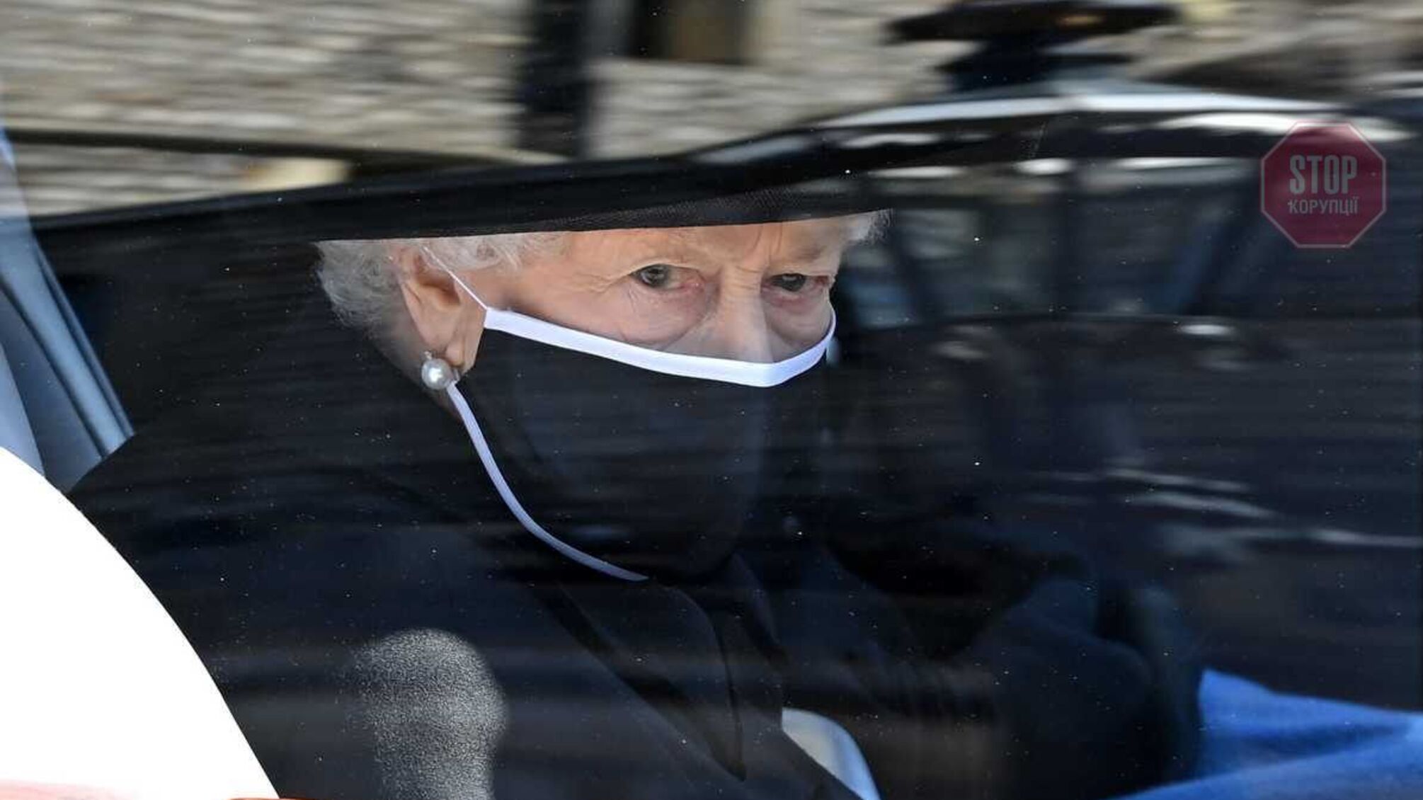 Королева Елизавета II заболела COVID-19